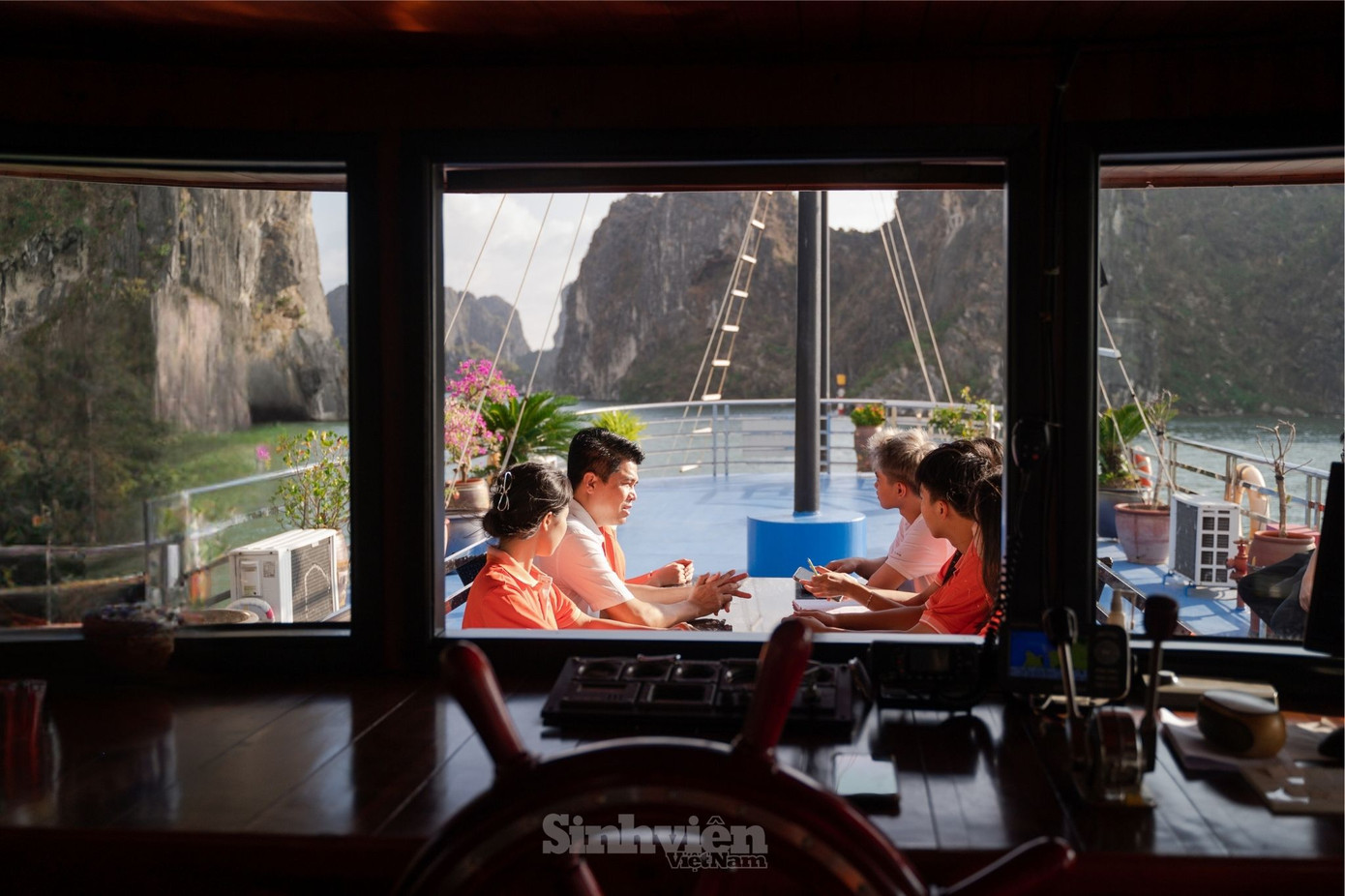 Thông qua các hoạt động trải nghiệm, các thầy cô dễ dàng truyền đạt kiến thức về ngành, tăng hiệu quả giảng dạy và học tập với những bài giảng được minh hoạ bằng thực tiễn, học đi đôi với hành.