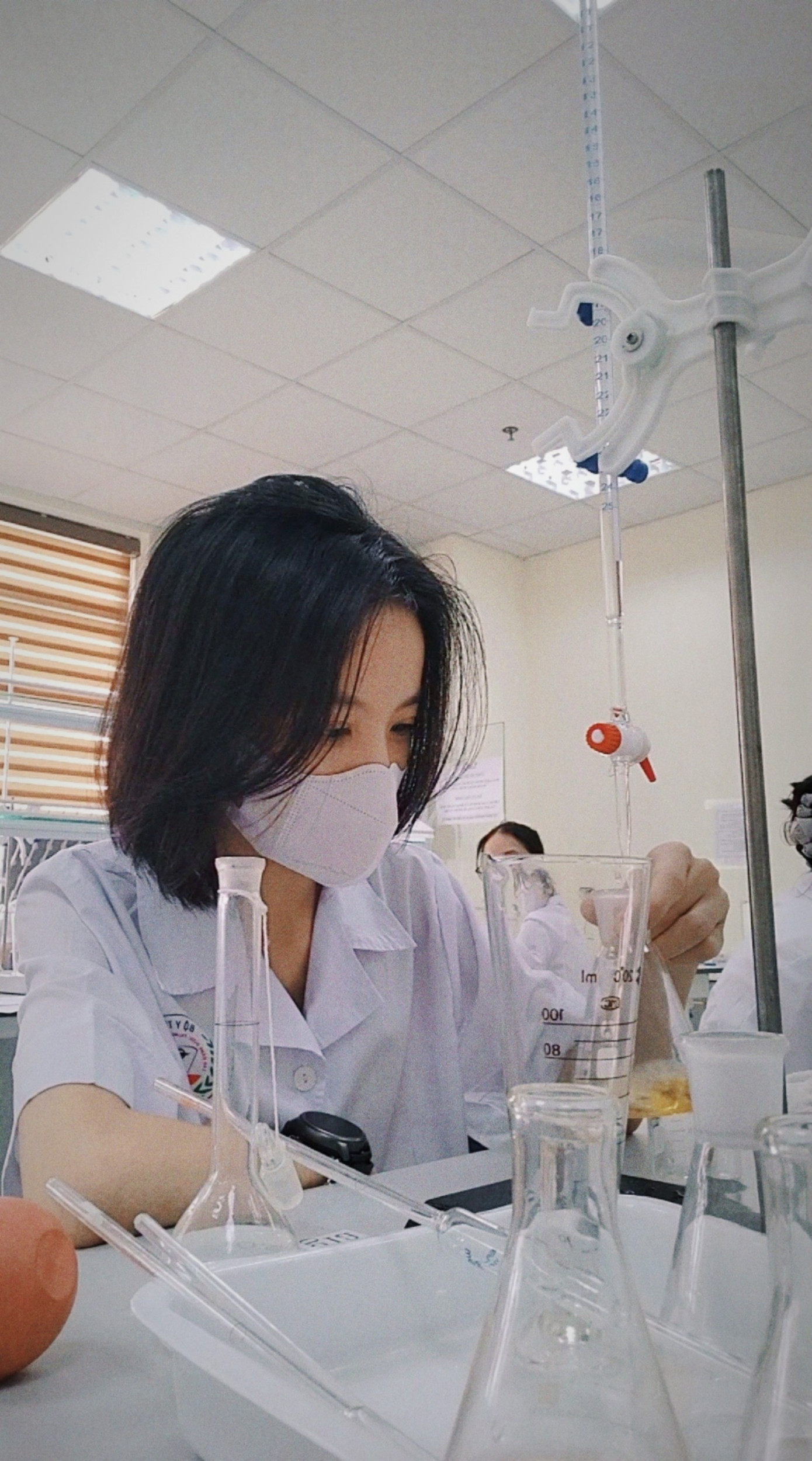 Thúy Vân luôn cẩn thận trong việc học tập và càng thấm thía hơn câu nói: "Lương y như từ mẫu". Thúy Vân luôn cẩn thận trong việc học tập và càng thấm thía hơn câu nói: "Lương y như từ mẫu".