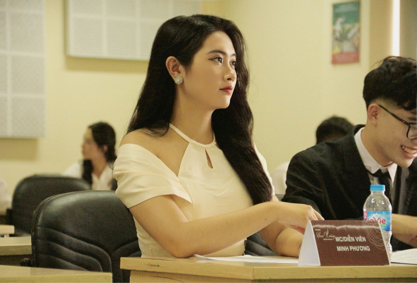 Minh Phương trong vai trò giám khảo buổi casting phim cổ trang “Chuyện Người Con Gái Nam Xương”.