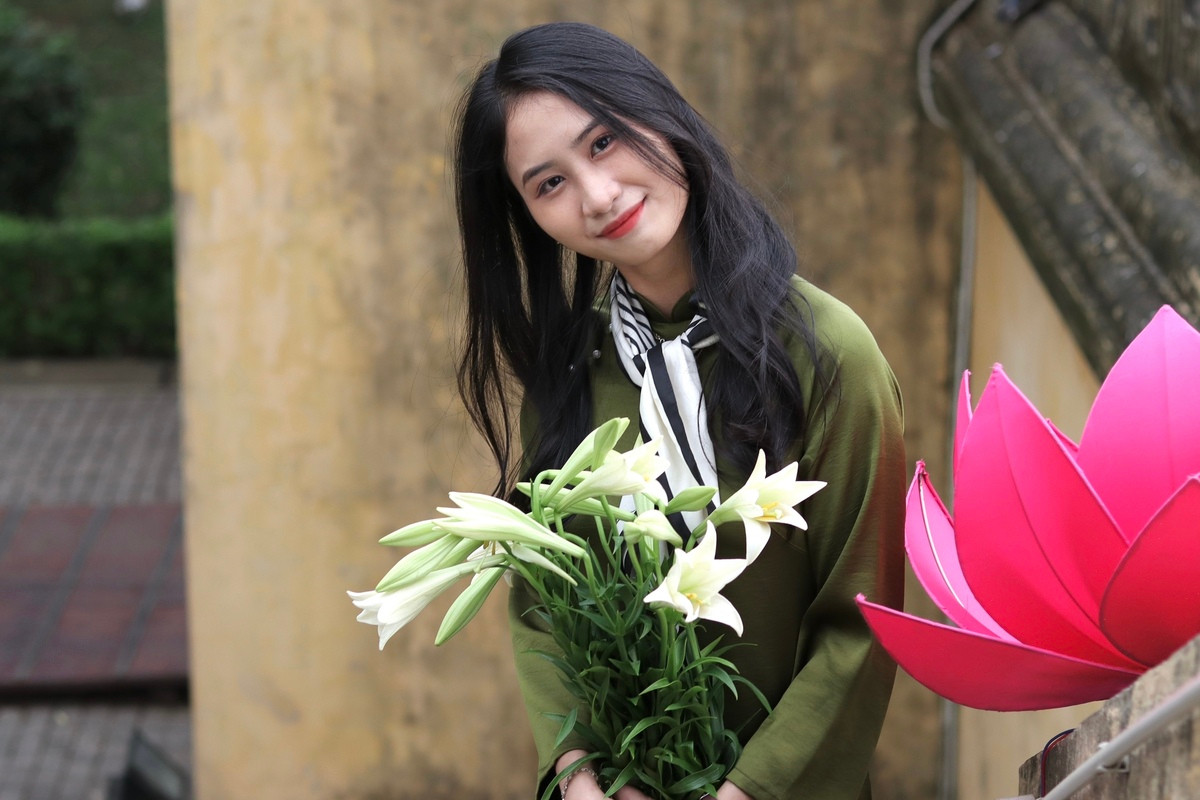 Cô gái 23 tuổi hiện đang chuẩn bị cho chuyến du học Pháp. Cô gái 23 tuổi hiện đang chuẩn bị cho chuyến du học Pháp.