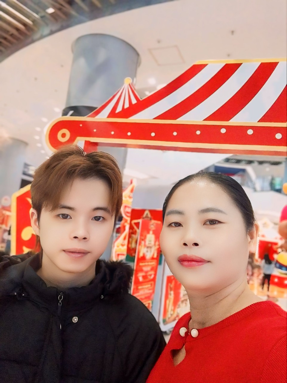 Hình ảnh Đối và mẹ của mình.