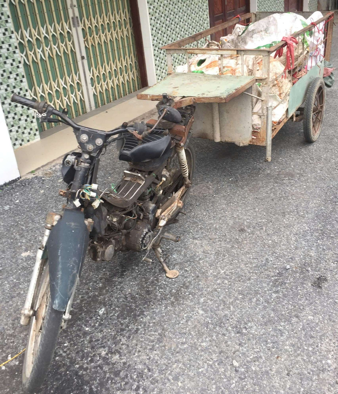 Chiếc xe cha của Khoa hiện tại đang sử dụng để mưu sinh.