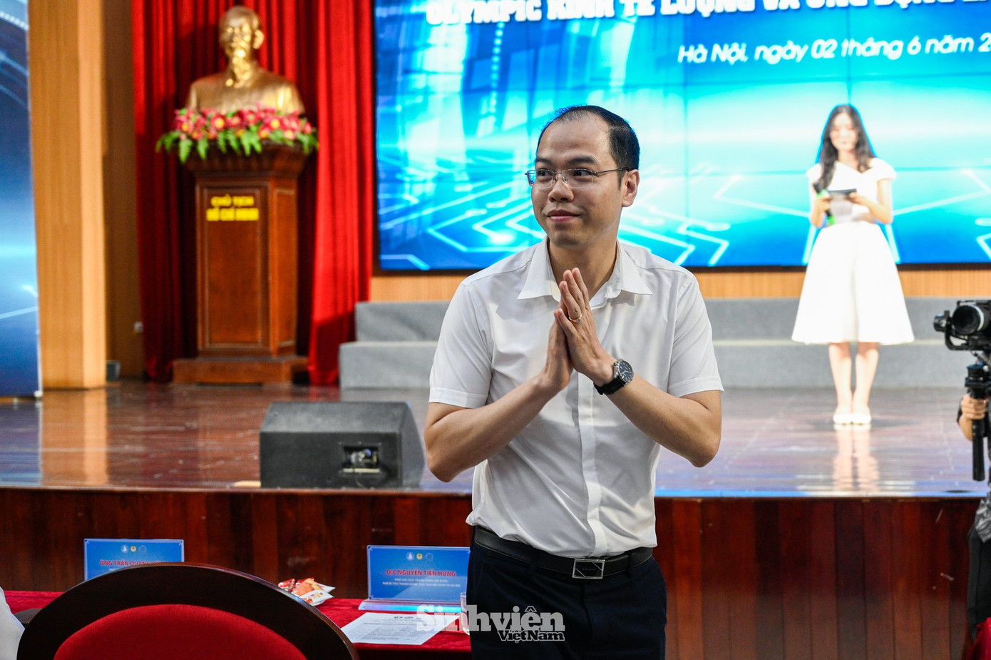 Tới dự phiên khai mạc có anh Nguyễn Tiến Hưng – Phó Chủ tịch Trung ương Hội SVVN, Phó Bí thư Thành Đoàn, Chủ tịch Hội SVVN TP. Hà Nội. Tới dự phiên khai mạc có anh Nguyễn Tiến Hưng – Phó Chủ tịch Trung ương Hội SVVN, Phó Bí thư Thành Đoàn, Chủ tịch Hội SVVN TP. Hà Nội.