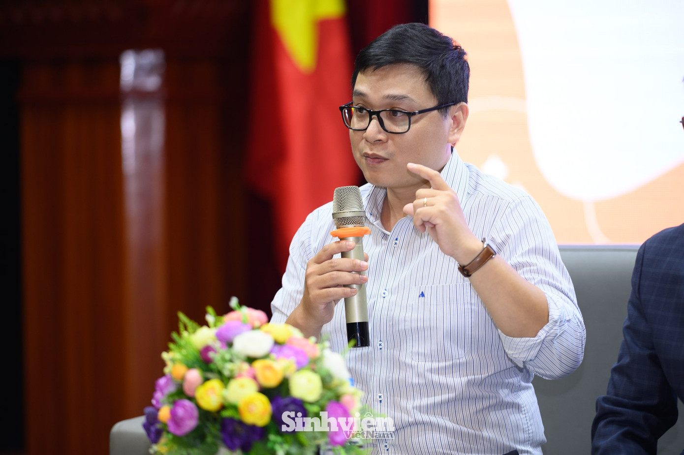 Th.S Vũ Anh Đức cho rằng việc tạo ra một nét riêng biệt, một dấu ấn cá nhân thông qua thiết kế sáng tạo là yếu tố then chốt để tạo dựng uy tín. Th.S Vũ Anh Đức cho rằng việc tạo ra một nét riêng biệt, một dấu ấn cá nhân thông qua thiết kế sáng tạo là yếu tố then chốt để tạo dựng uy tín.