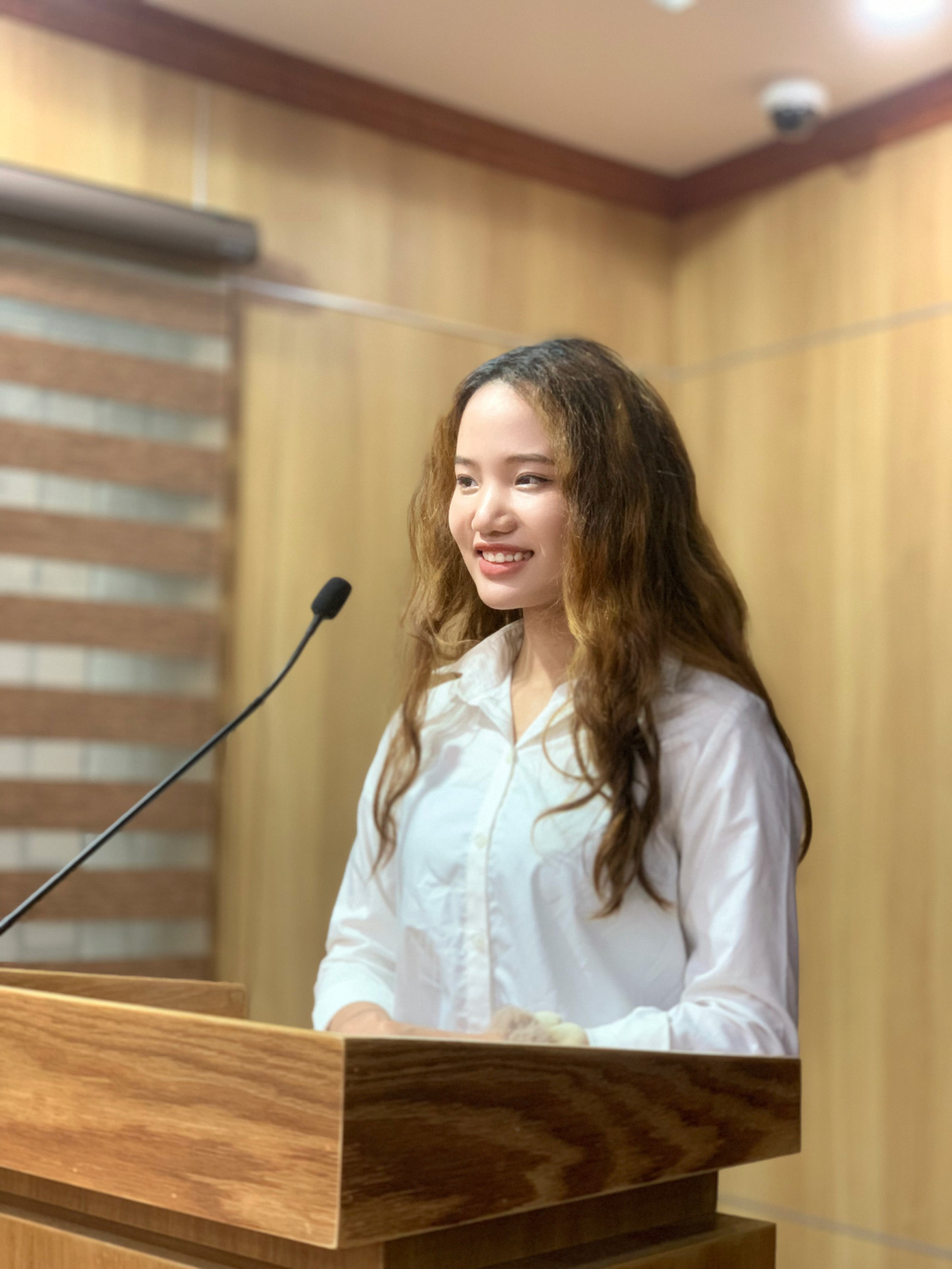 Ngọc Huyền phát biểu trong Hội nghị Nghiên cứu khoa học. Ngọc Huyền phát biểu trong Hội nghị Nghiên cứu khoa học.