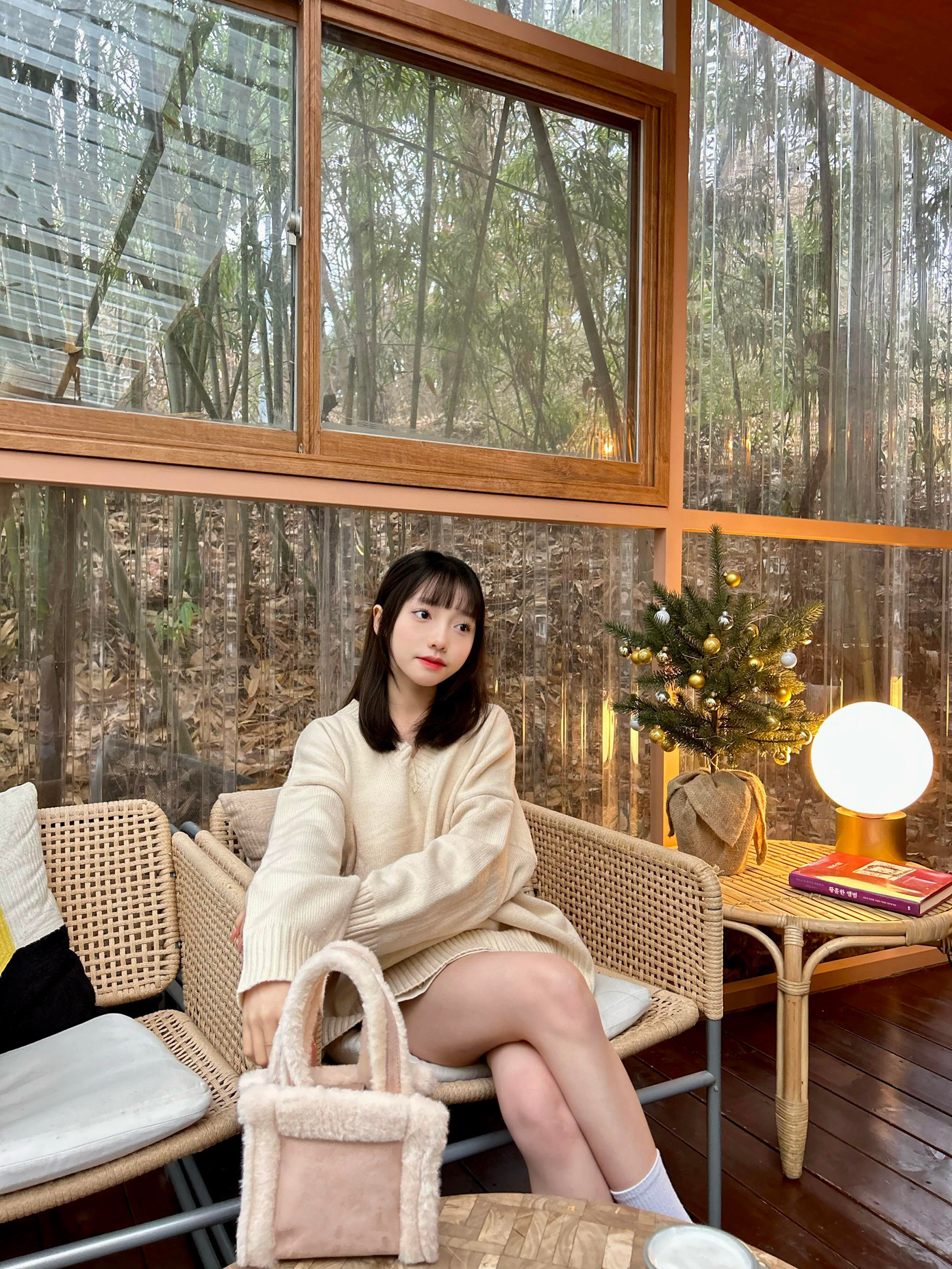 Tuyết Mai (2003), hiện đang là du học sinh tại Hàn Quốc.