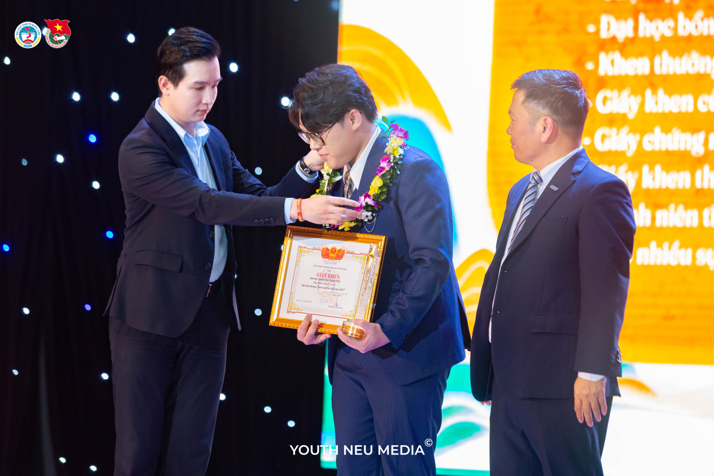 Nguyên Khôi nhận danh hiệu TOP 15 Sinh viên tiêu biểu trường Đại học Kinh tế Quốc dân năm 2023.