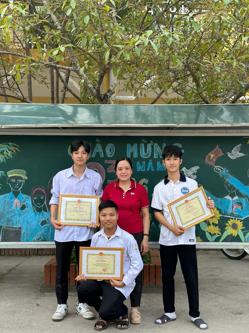 Long nhiều lần gặt hái thành tích tốt trong các kỳ thi Học sinh giỏi.