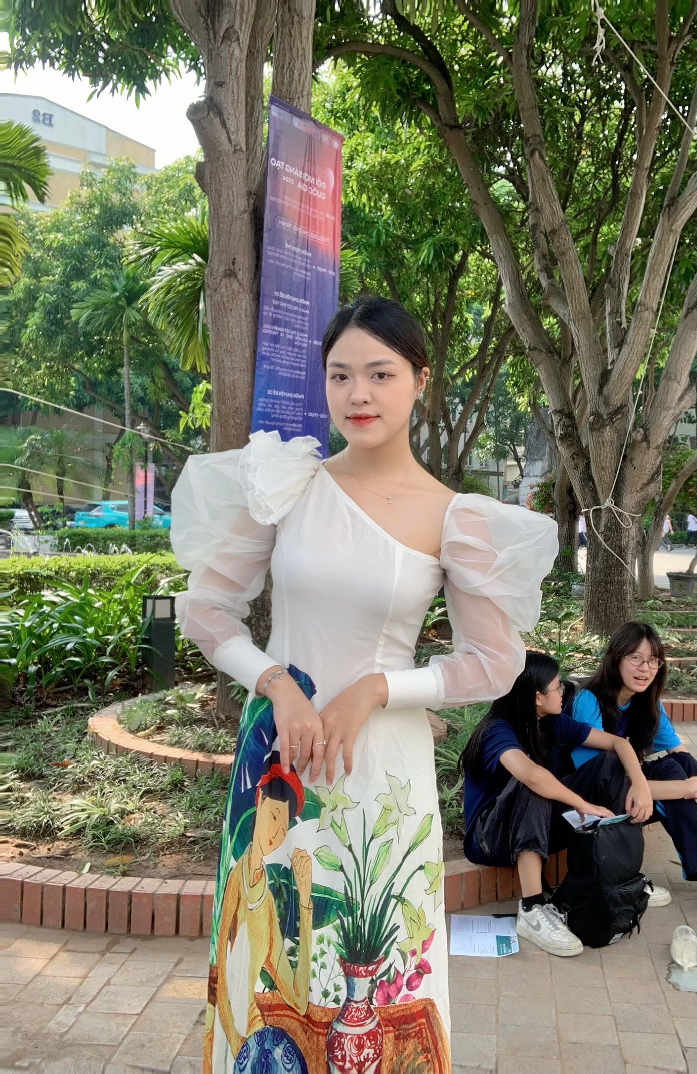 Nguyễn Thị Thùy tại chương trình tư vấn tuyển sinh Đại học Quốc gia Hà Nội. Nguyễn Thị Thùy tại chương trình tư vấn tuyển sinh Đại học Quốc gia Hà Nội.