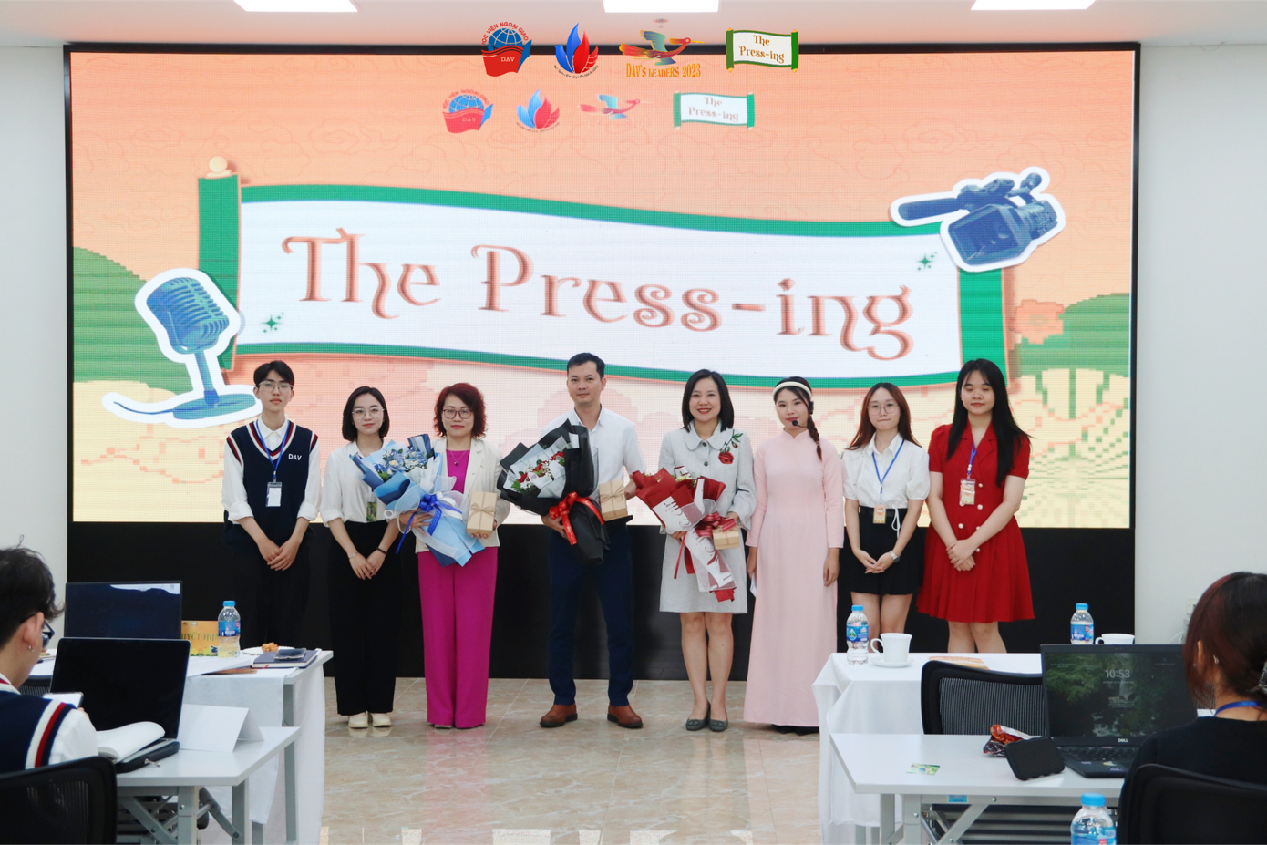 Họp báo phim mô phỏng do Top 05 DAV_s Leaders Khoa Truyền thông và Văn hóa đối ngoại tổ chức với sự góp mặt của Trưởng khoa TS. Vũ Tuấn Anh.