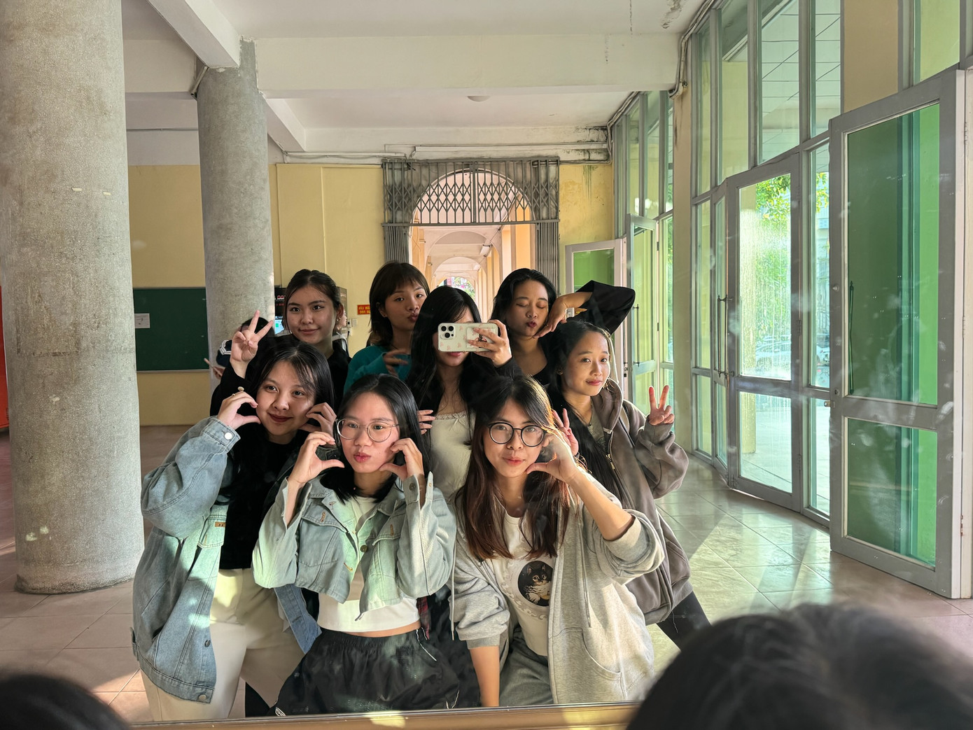 Những người bạn luôn đồng hành và giúp đỡ Thu Hà trên quãng đường trưởng thành.