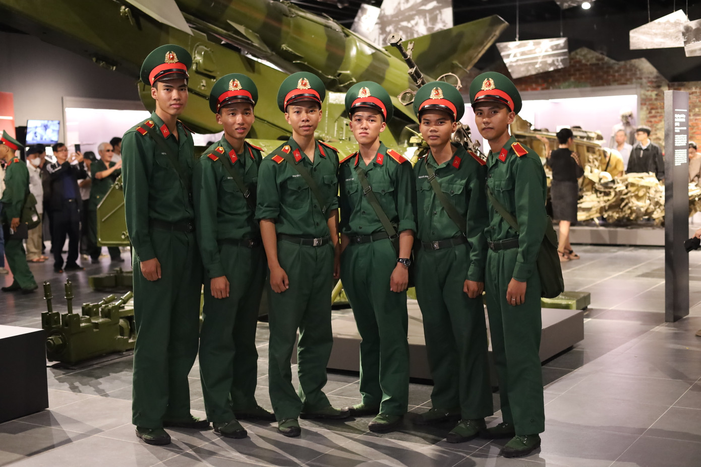 Buổi tham quan của các học viên Trường Sĩ quan Chính trị.