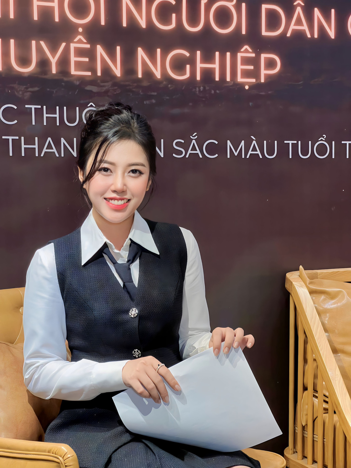 Với MC Anh Thư, dẫn bất kỳ thể loại chương trình nào cũng cần phải tìm hiểu, nghiên cứu và ý thức chủ động học hỏi. Với MC Anh Thư, dẫn bất kỳ thể loại chương trình nào cũng cần phải tìm hiểu, nghiên cứu và ý thức chủ động học hỏi.