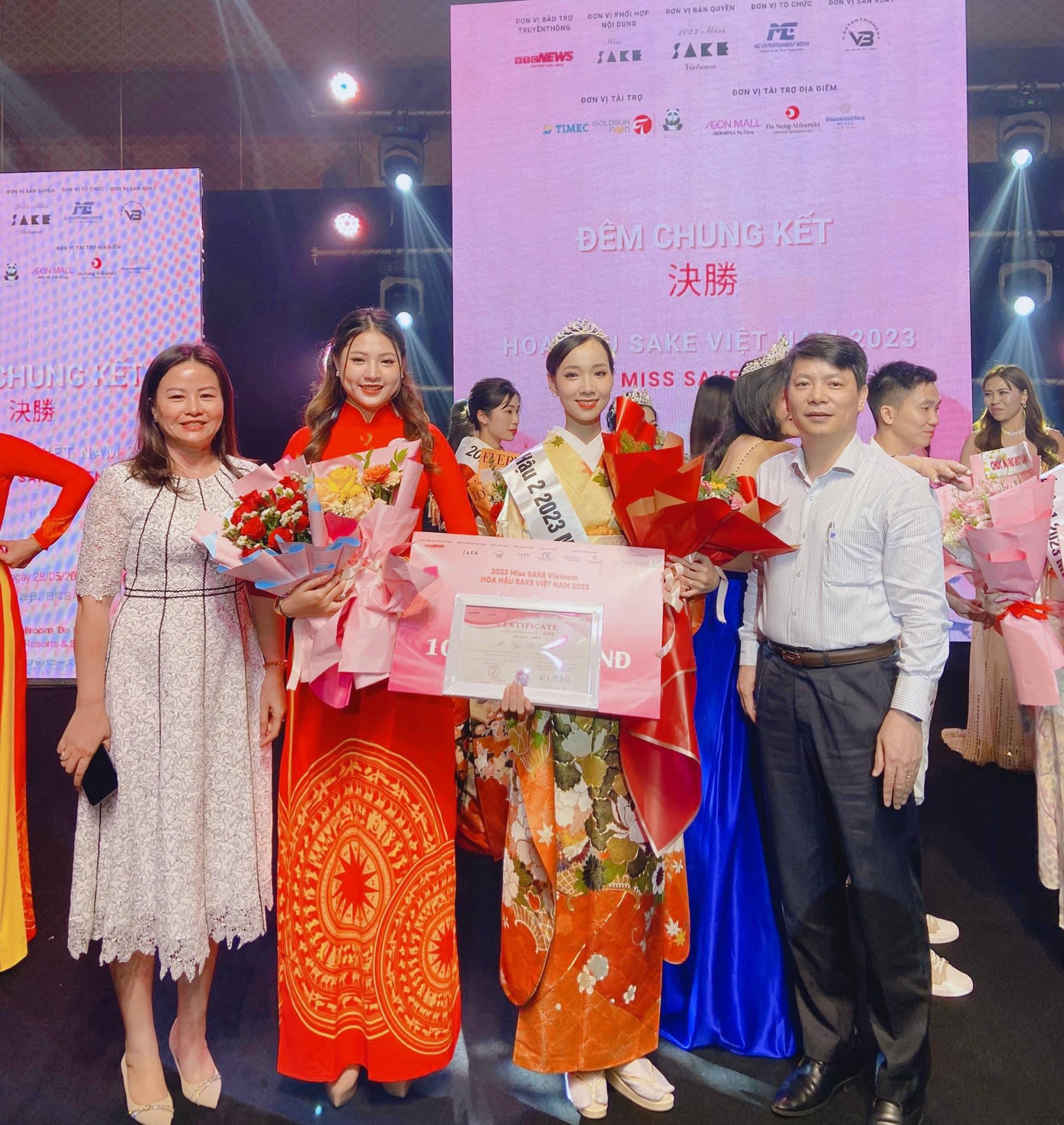 Sinh viên Học viện Phụ nữ Việt Nam tại cuộc thi Hoa hậu Quốc tế Việt Nhật.