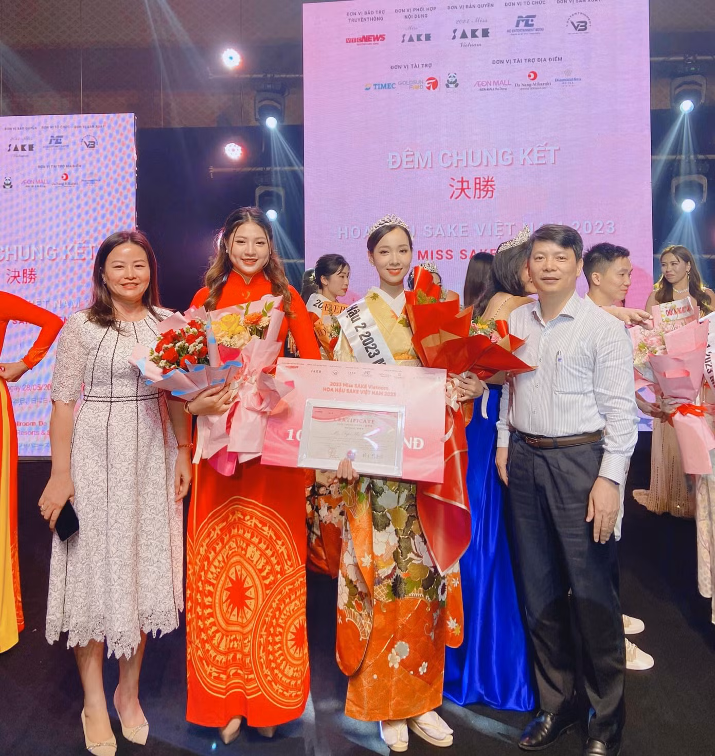 Sinh viên Học viện Phụ nữ Việt Nam tại cuộc thi Hoa hậu Quốc tế Việt Nhật.