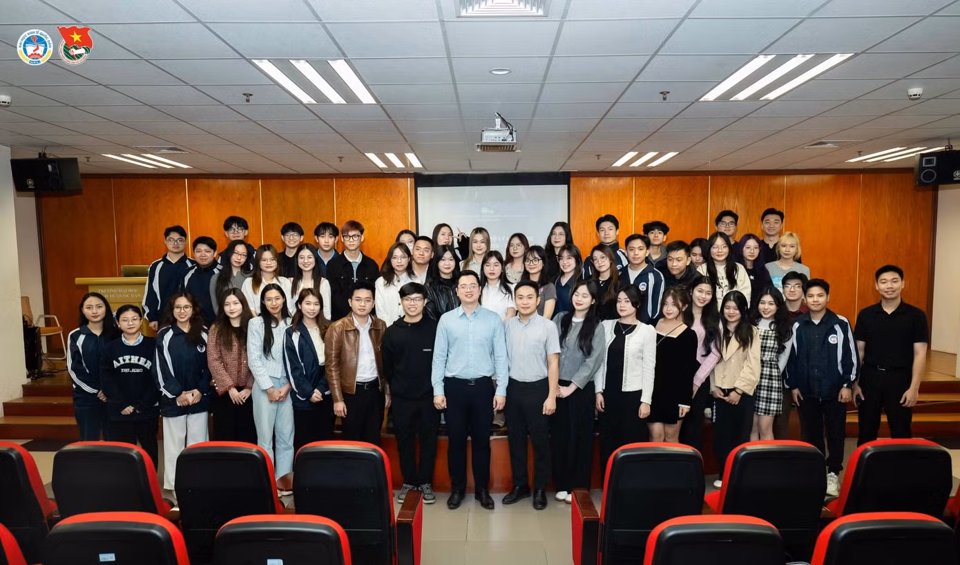 Ngọc Trâm tham dự Lễ Tổng kết hoạt động Ban Tuyên giáo năm học 2022 - 2023. Ngọc Trâm tham dự Lễ Tổng kết hoạt động Ban Tuyên giáo năm học 2022 - 2023.