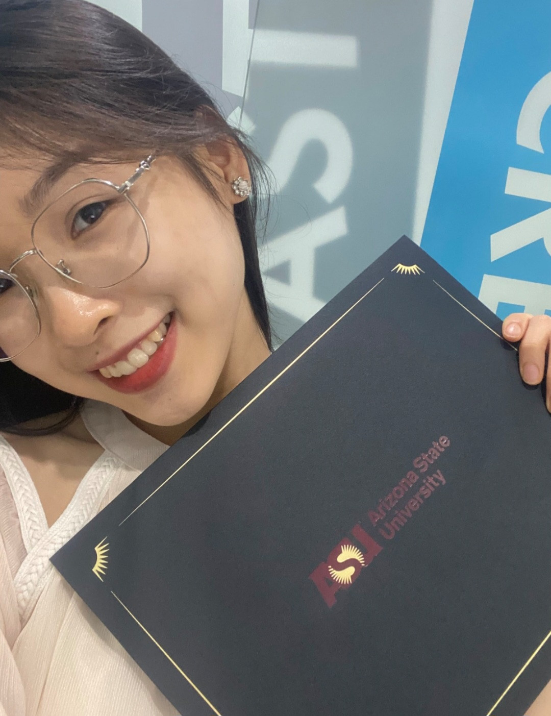 Phương Thảo nhận Chứng chỉ TESOL Quốc tế về kĩ năng và phương pháp giảng dạy tiếng Anh dành cho giáo viên của Arizona State University. Phương Thảo nhận Chứng chỉ TESOL Quốc tế về kĩ năng và phương pháp giảng dạy tiếng Anh dành cho giáo viên của Arizona State University.