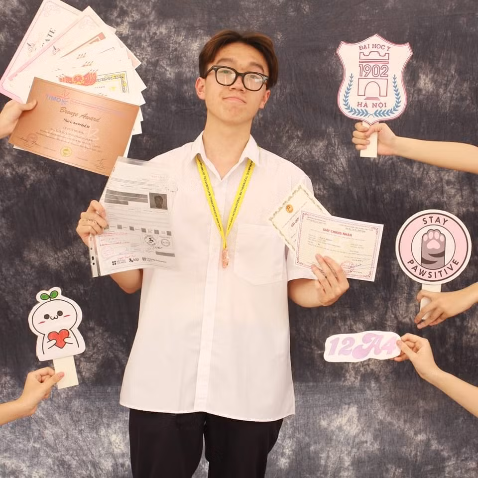 Thủ khoa 19 tuổi trúng tuyển 2 trường Đại học top đầu Việt Nam ảnh 1