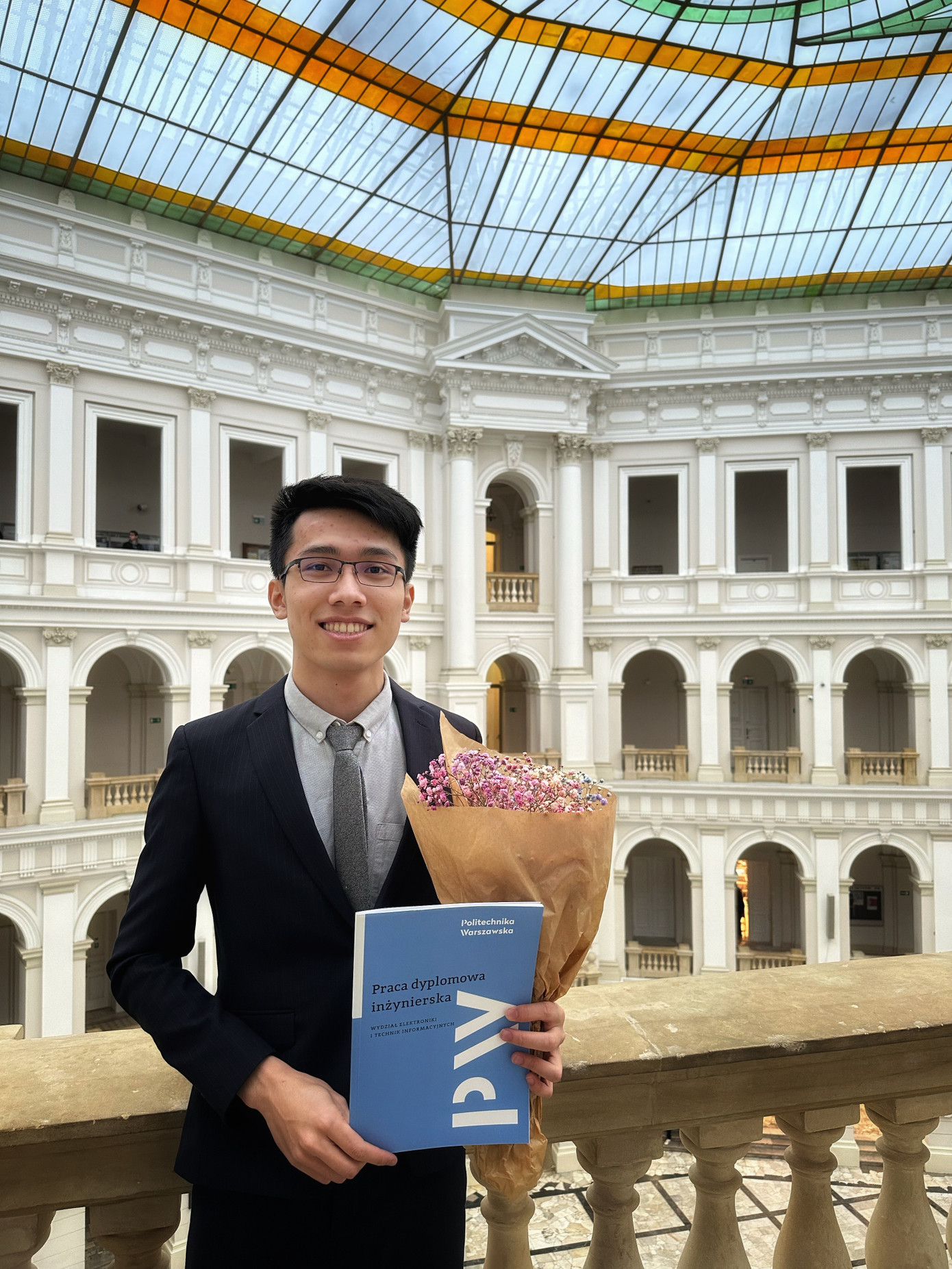 Công Minh vừa tốt nghiệp Đại học Công nghệ Warsaw.