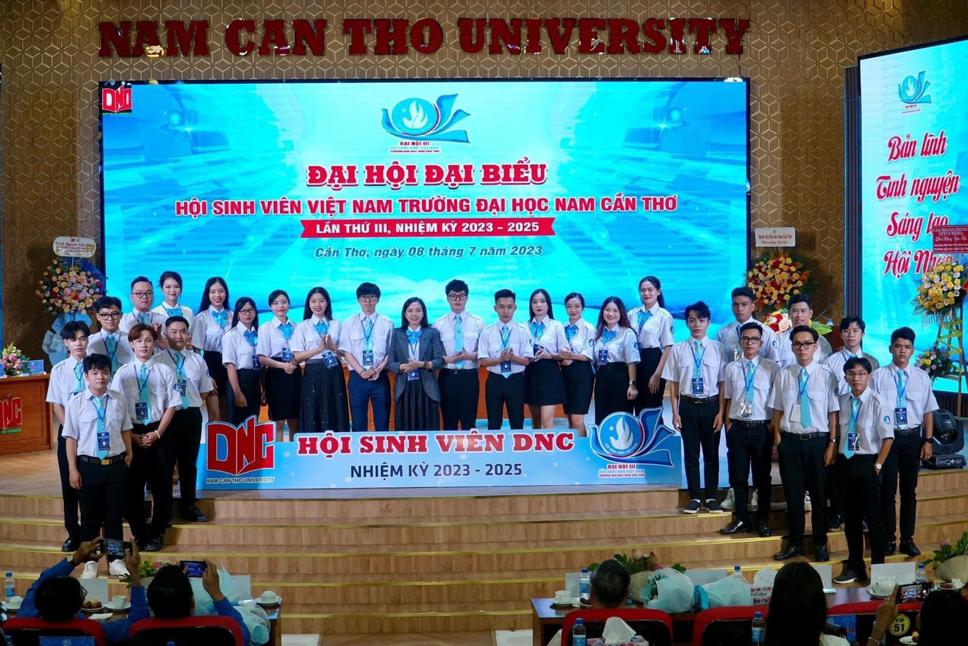 Bích Đào là Uỷ viên Ban chấp hành Hội Sinh viên Trường.