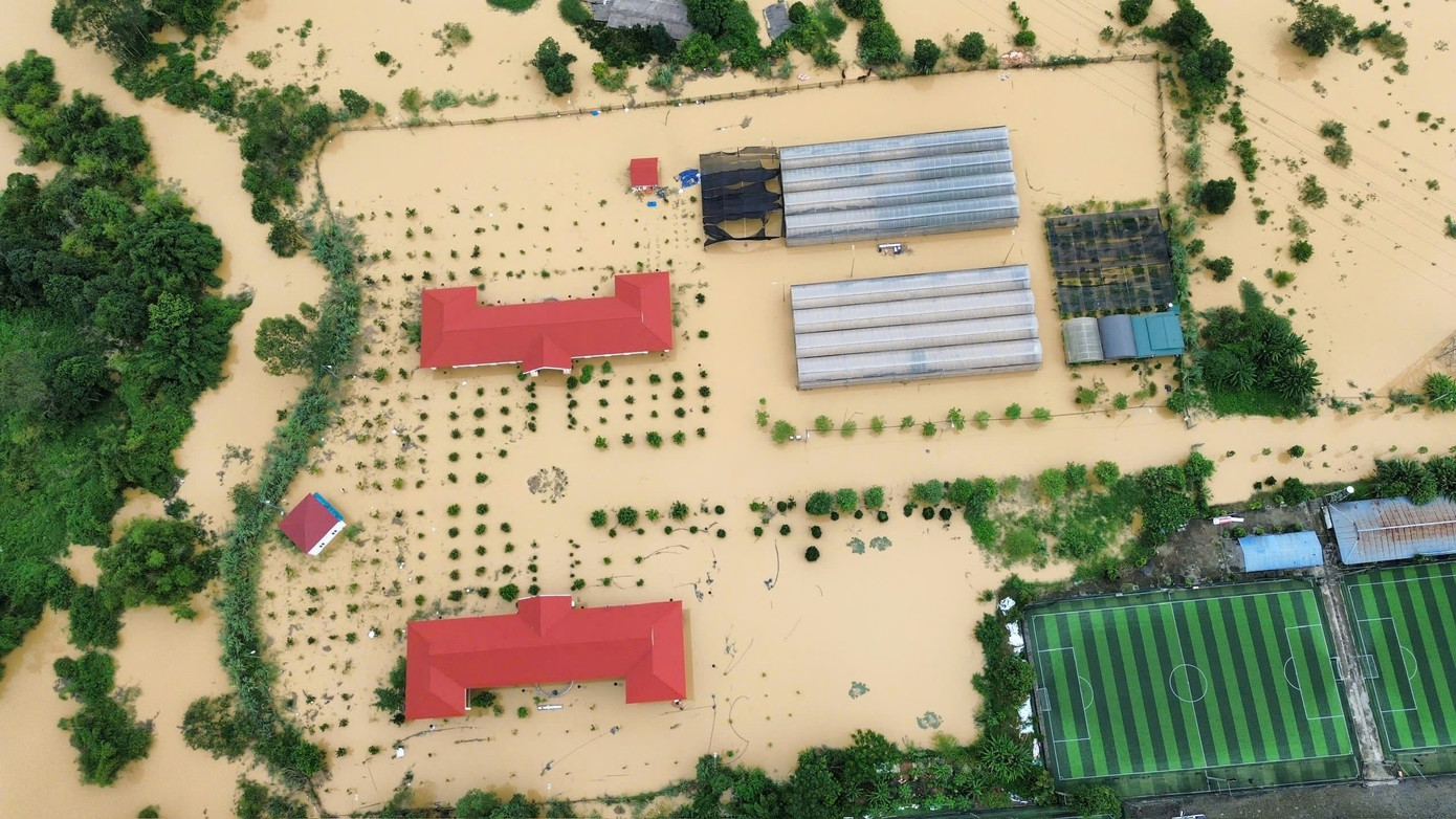 Trường Đại học Nông Lâm Thái Nguyên chìm trong &apos;biển&apos; nước.