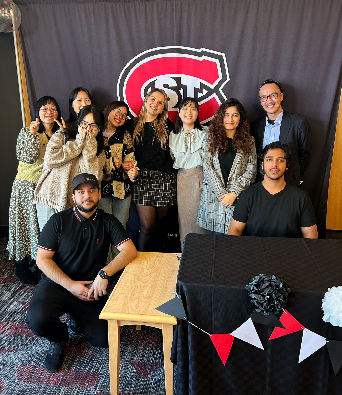 Ngọc Huyền tham gia thực tập giảng dạy tại Trung tâm Tiếng Anh của Trường Đại học St.Cloud, Mỹ. Ngọc Huyền tham gia thực tập giảng dạy tại Trung tâm Tiếng Anh của Trường Đại học St.Cloud, Mỹ.