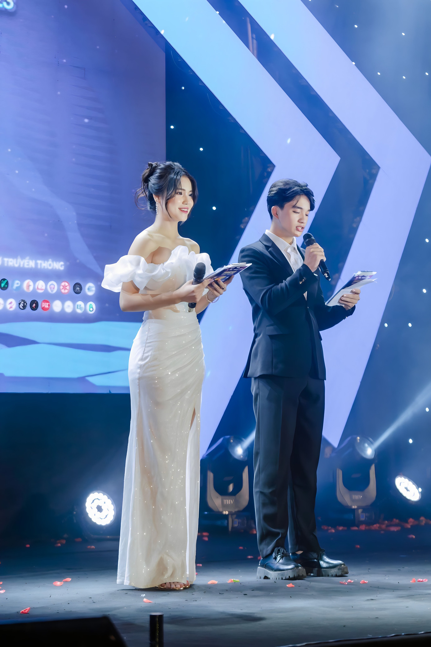 Diễm Quỳnh dẫn chương trình Chào tân sinh viên năm học 2023-2024.