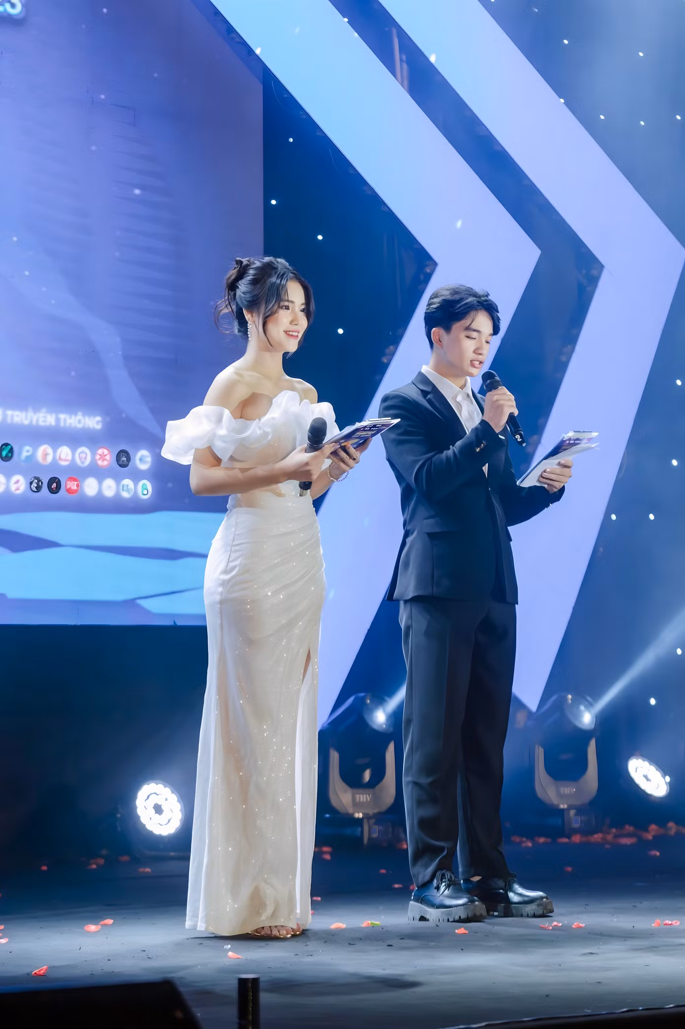 Diễm Quỳnh dẫn chương trình Chào tân sinh viên năm học 2023-2024. Diễm Quỳnh dẫn chương trình Chào tân sinh viên năm học 2023-2024.