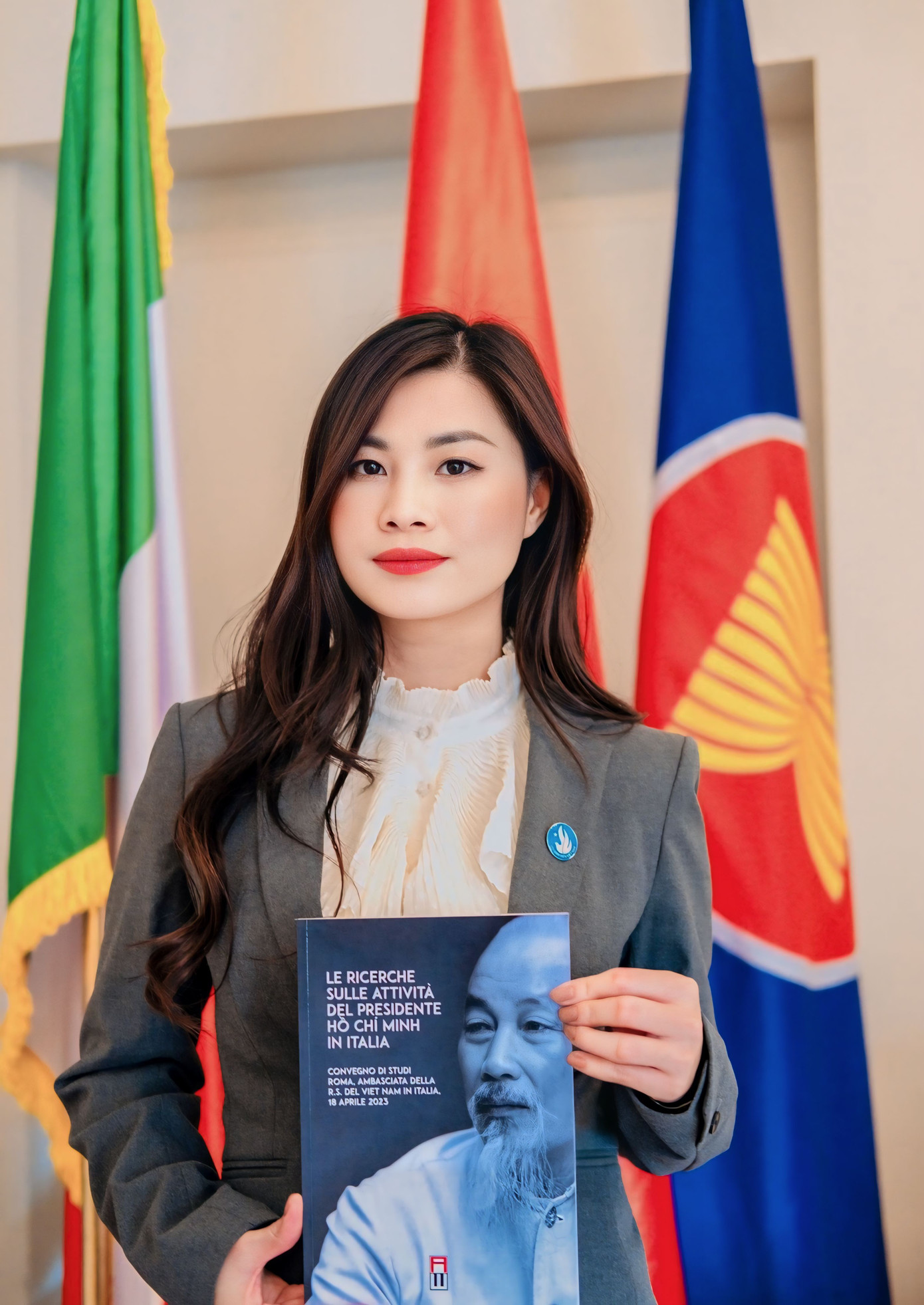 Vũ Thị Bích Diệp - Chủ tịch Hội Sinh viên Việt Nam tại Ý (nhiệm kỳ 2023-2025), Uỷ viên Ban Chấp hành Liên hiệp Hội Thanh niên, Sinh viên Việt Nam tại châu Âu. Vũ Thị Bích Diệp - Chủ tịch Hội Sinh viên Việt Nam tại Ý (nhiệm kỳ 2023-2025), Uỷ viên Ban Chấp hành Liên hiệp Hội Thanh niên, Sinh viên Việt Nam tại châu Âu.