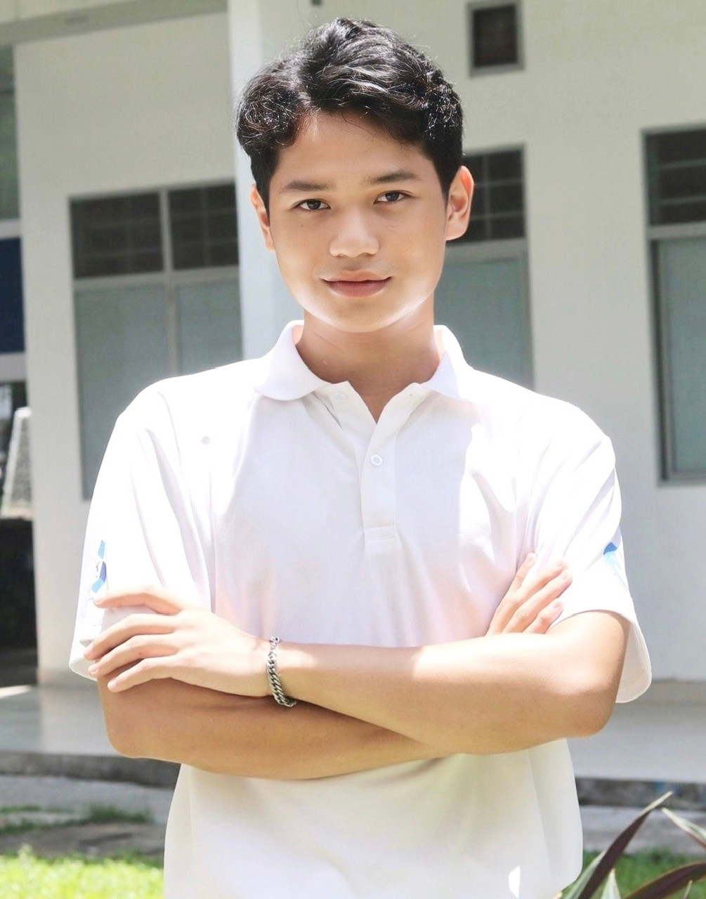 “Hãy cho đi trước khi nghĩ đến việc nhận lại” chính là thông điệp mà Tấn Sĩ muốn gửi gắm.