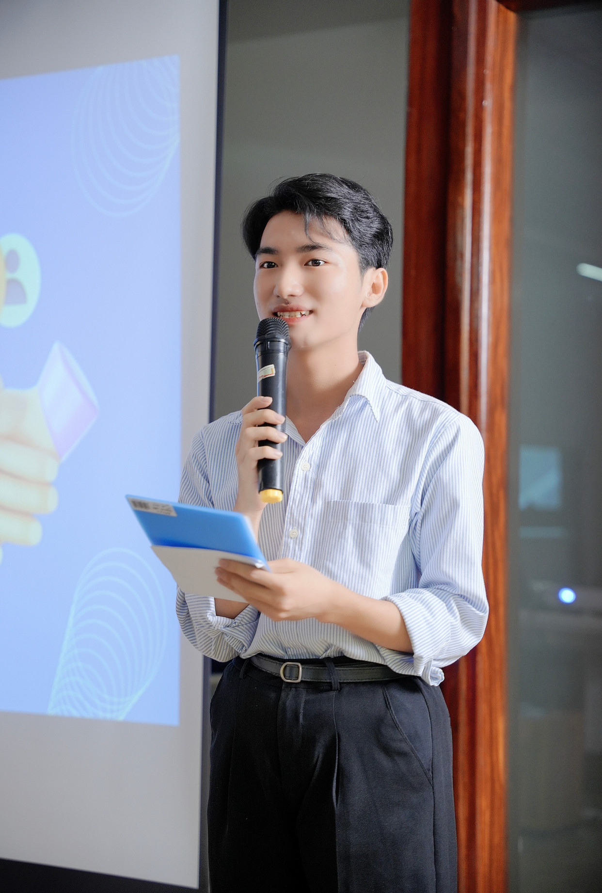 Xuân Việt là MC của Workshop “Kỹ năng lên giáo án và làm chủ buổi dạy”.