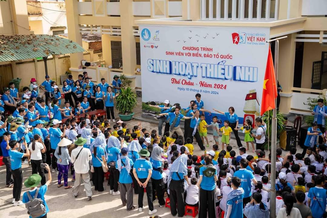 Hoạt động sinh hoạt hè cho trẻ em tại đảo. Hoạt động sinh hoạt hè cho trẻ em tại đảo.