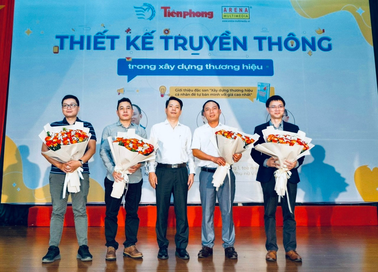 Chuỗi chương trình Thiết kế truyền thông trong xây dựng thương hiệu và giới thiệu đặc san “Xây dựng thương hiệu cá nhân để tự bán mình với giá cao nhất” đến Học viện Phụ nữ Việt Nam. Chuỗi chương trình Thiết kế truyền thông trong xây dựng thương hiệu và giới thiệu đặc san “Xây dựng thương hiệu cá nhân để tự bán mình với giá cao nhất” đến Học viện Phụ nữ Việt Nam.