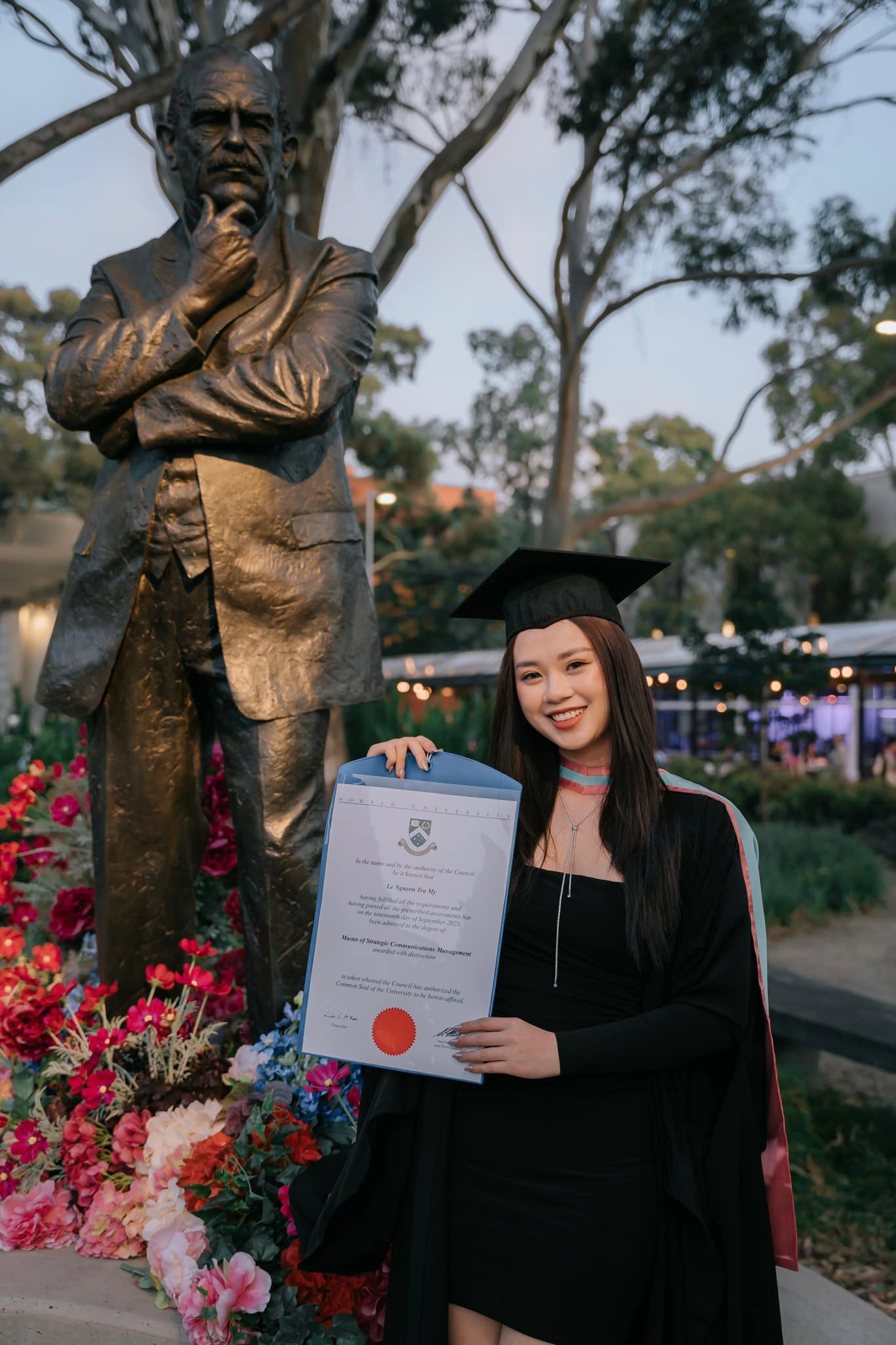My tốt nghiệp xuất sắc chương trình Thạc sĩ tại Đại học Monash.
