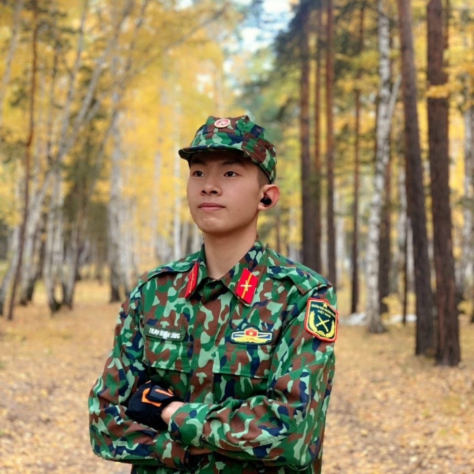 Trần Minh Sang trong màu áo lính. Trần Minh Sang trong màu áo lính.