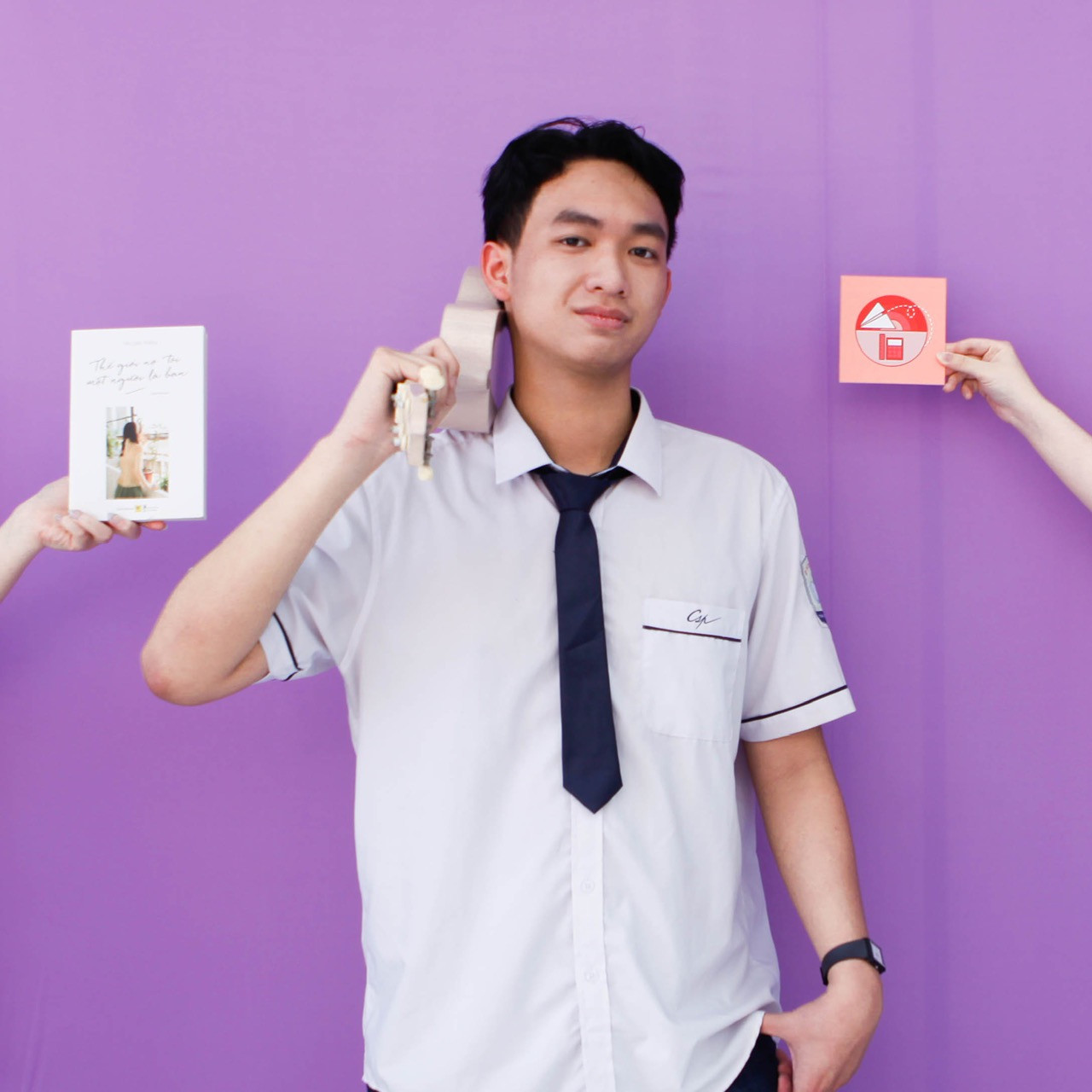 Bá Minh trong những năm cấp 3 không có gì nổi bật nhưng luôn khát khao tìm thời cơ thay đổi. Bá Minh trong những năm cấp 3 không có gì nổi bật nhưng luôn khát khao tìm thời cơ thay đổi.