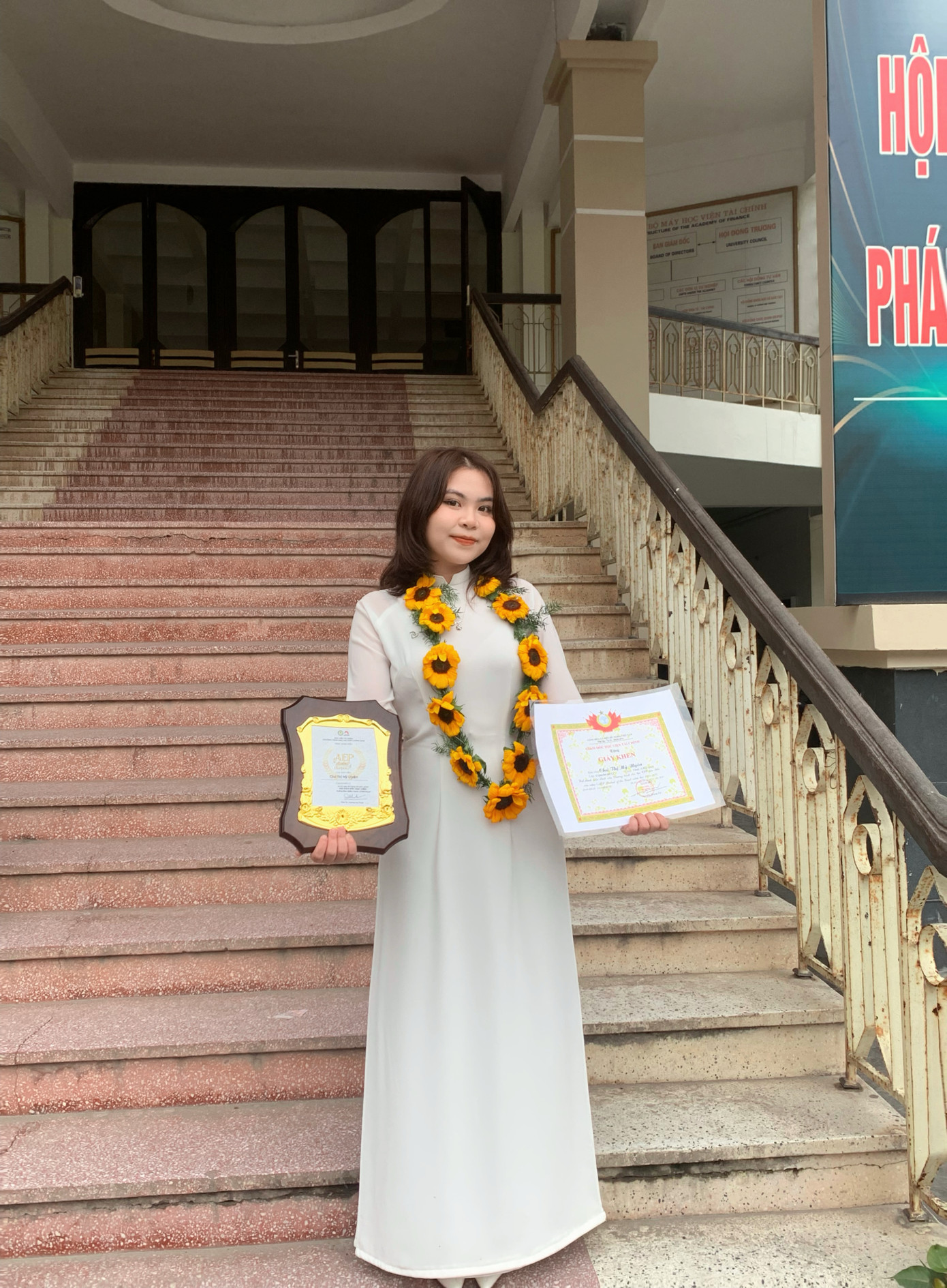 Sinh viên tiêu biểu Chương trình đào tạo Chất lượng cao 2022-2023.