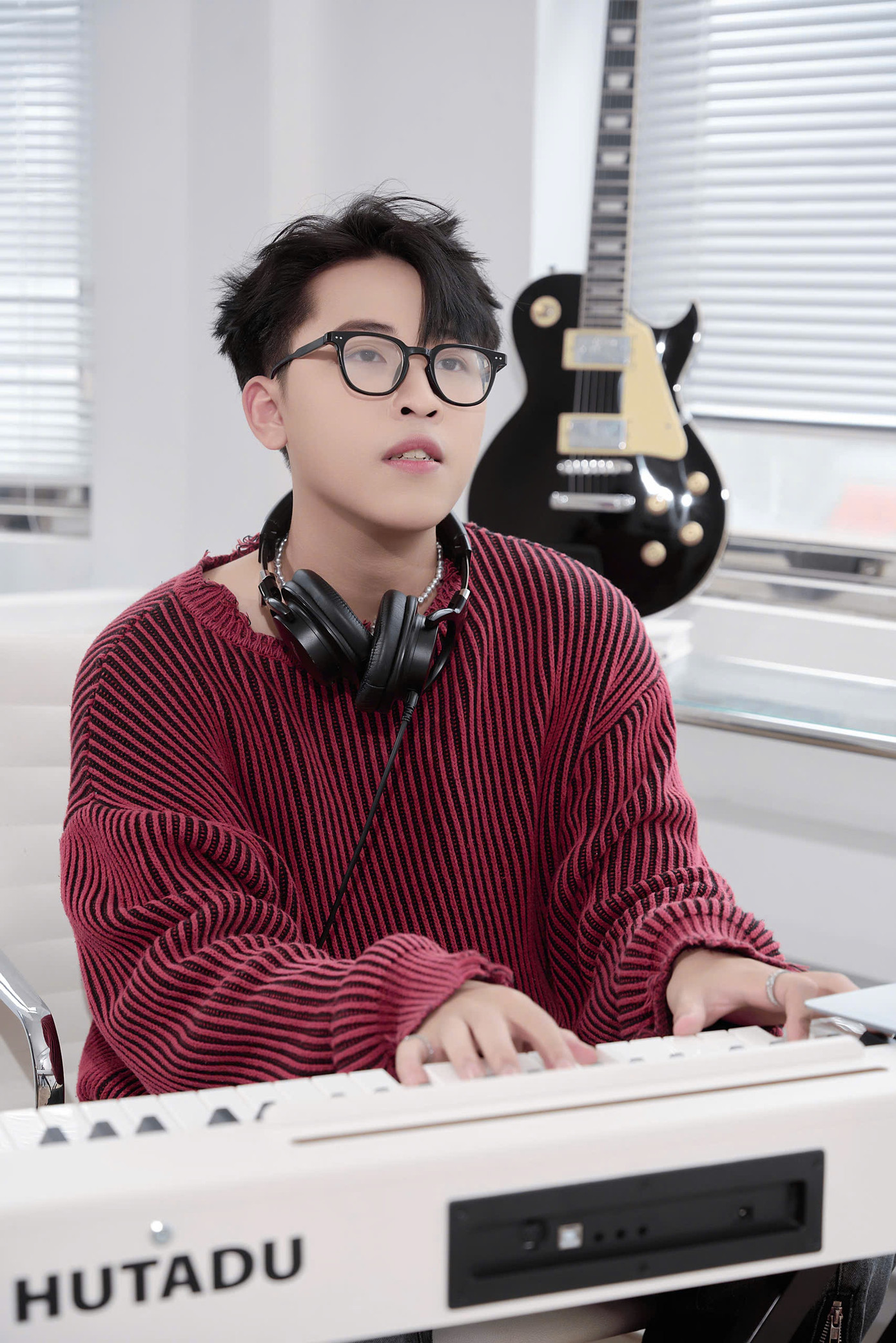 Những sản phẩm âm nhạc của anh được các bạn trẻ yêu thích như: Tình cờ yêu em, Yêu nhau xong rồi, 5 tháng bên em,...