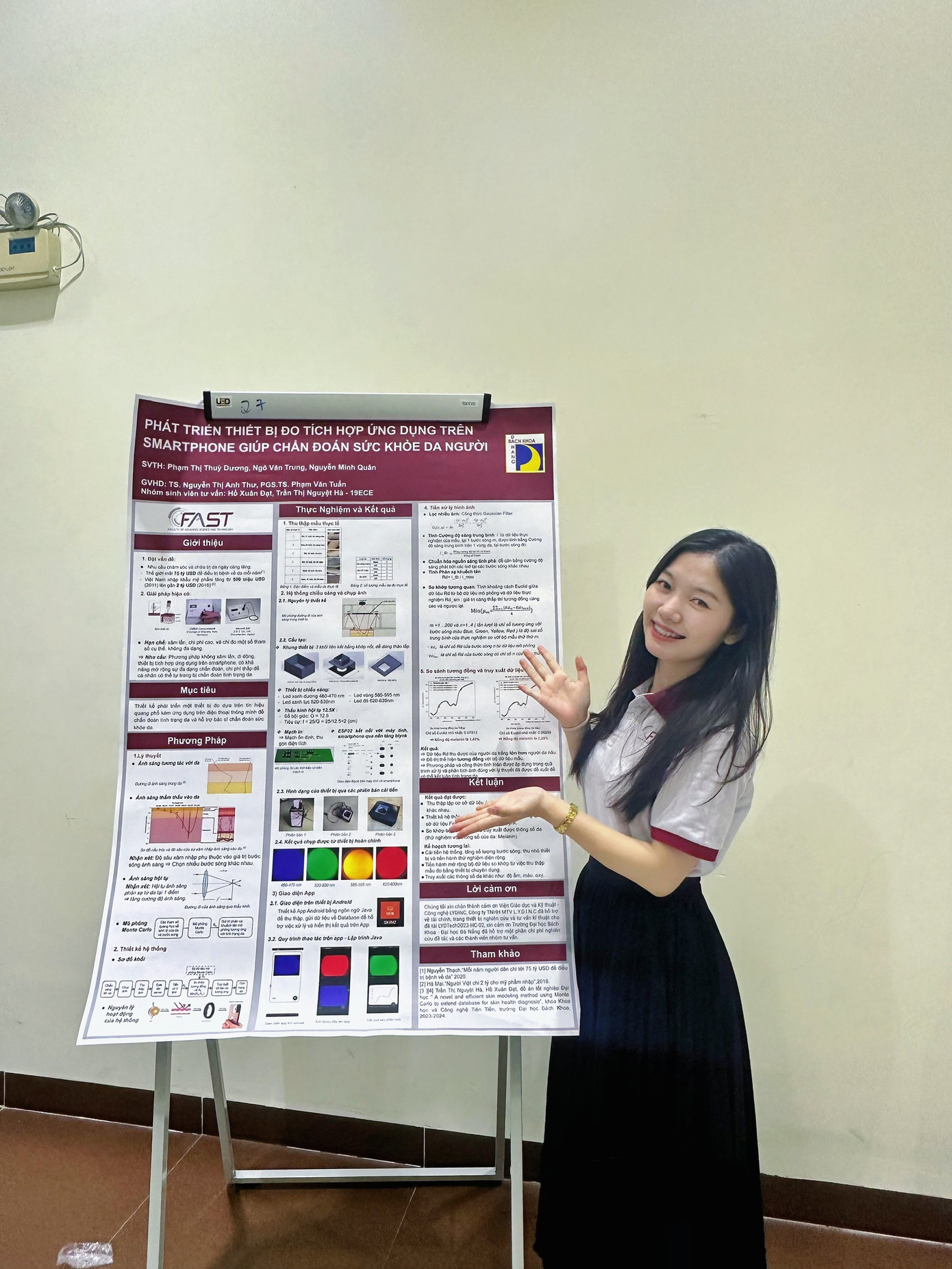 Thùy Dương báo cáo tại cuộc thi Nghiên cứu khoa học của khoa Khoa học Công nghệ Tiên tiến năm 2023.