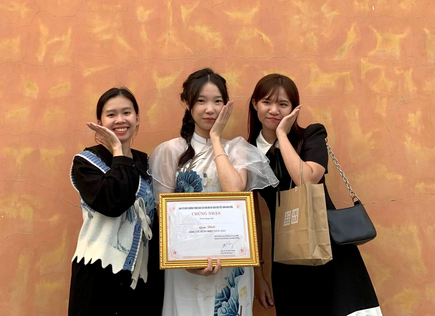 Minh Ngọc tại cuộc thi hùng biện tiếng Hàn. Minh Ngọc tại cuộc thi hùng biện tiếng Hàn.