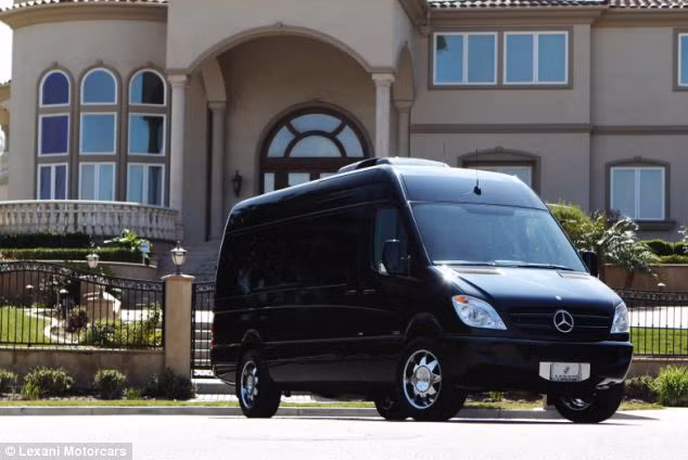 Chiếc xe của hãng Lexani nhìn bên ngoài là một chiếc Mercedes-Benz Sprinter B6