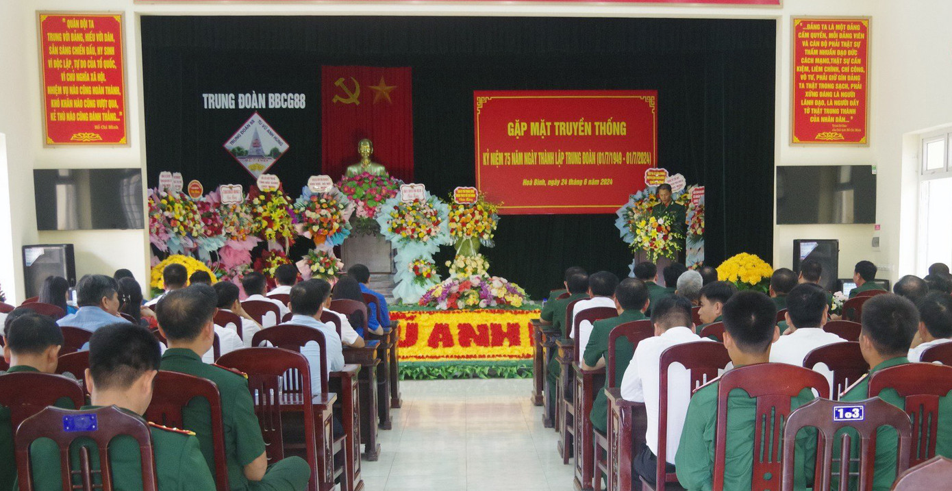 Chương trình Gặp mặt truyền thống kỷ niệm 75 năm ngày thành lập Trung đoàn 88. Ảnh: Diệu Linh