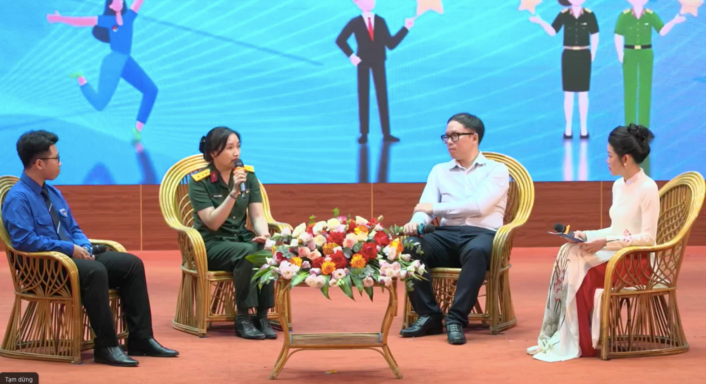 Khách mời chia sẻ talkshow “Master English – Courage to Integrate”