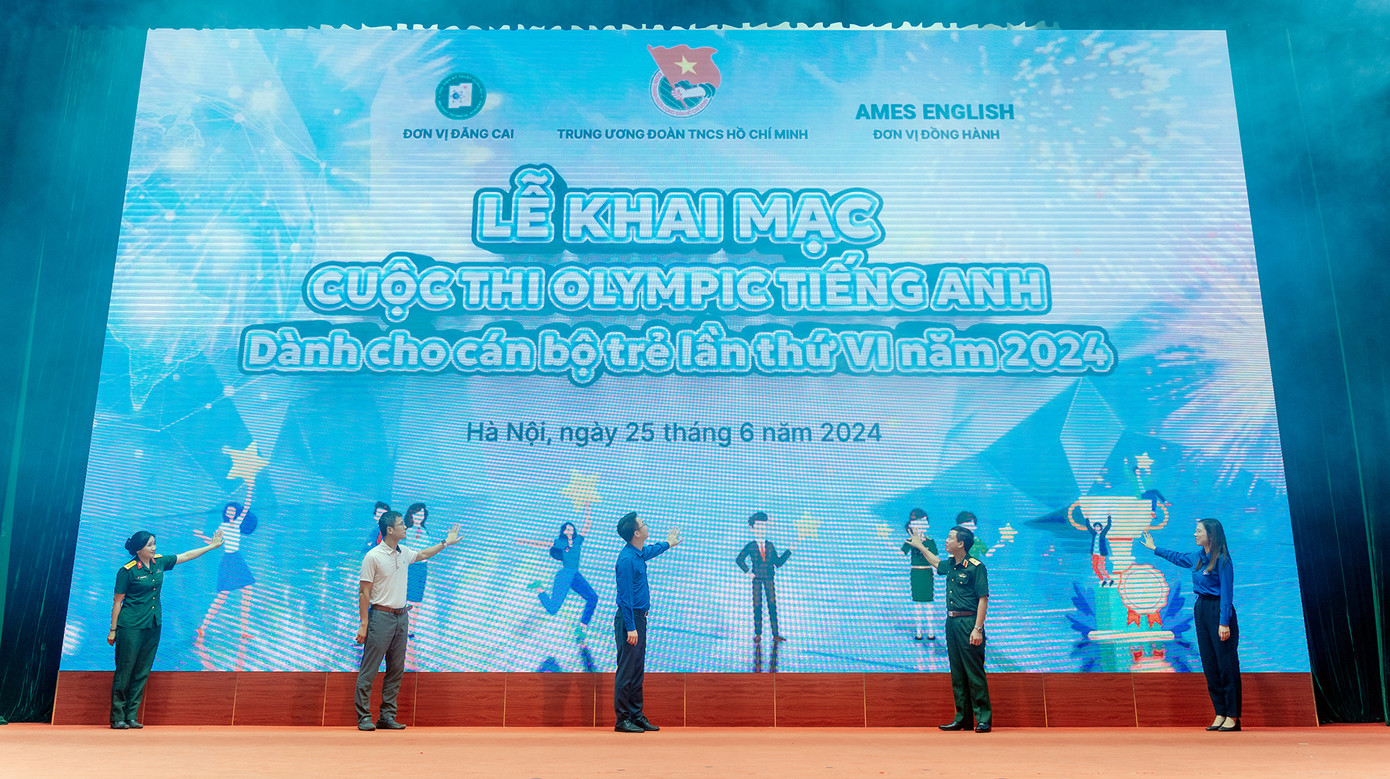 Các đại biểu thực hiện nghi thức khai mạc cuộc thi năm nay. Ảnh: BTC