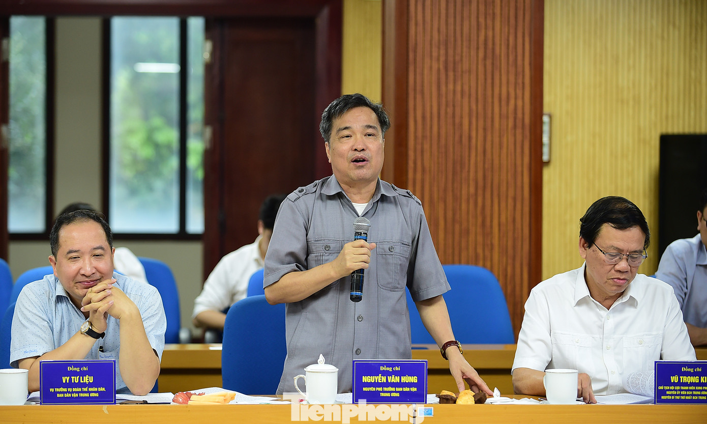 Hội nghị ghi nhận được nhiều ý kiến góp ý vào dự thảo báo cáo. Ảnh: Xuân Tùng