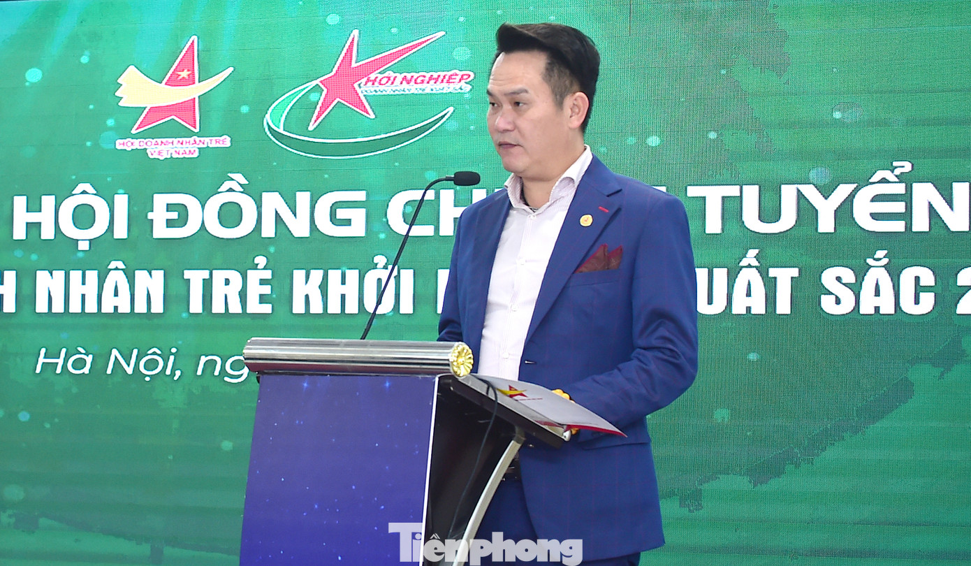 Anh Đặng Hồng Anh phát biểu khai mạc hội nghị Hội đồng chung tuyển. Ảnh: Xuân Tùng