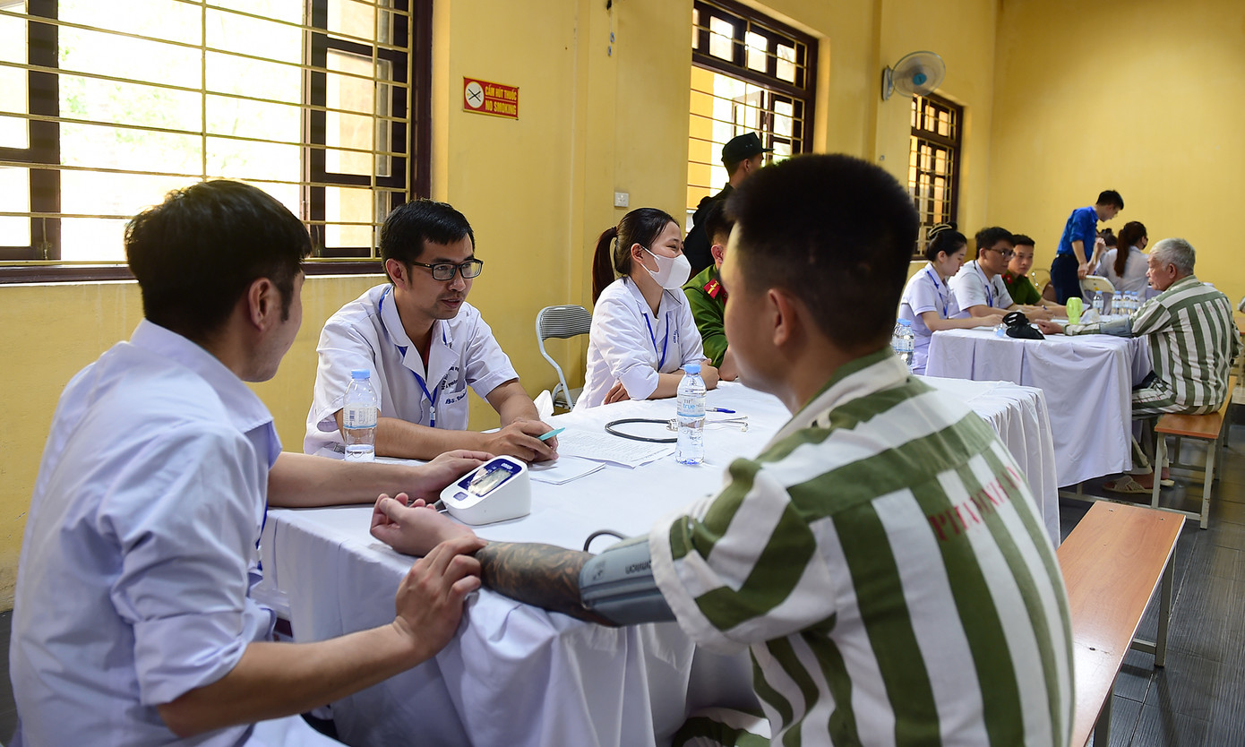 Hoạt động khám bệnh, tư vấn sức khoẻ trong chương trình. Hoạt động khám bệnh, tư vấn sức khoẻ trong chương trình.