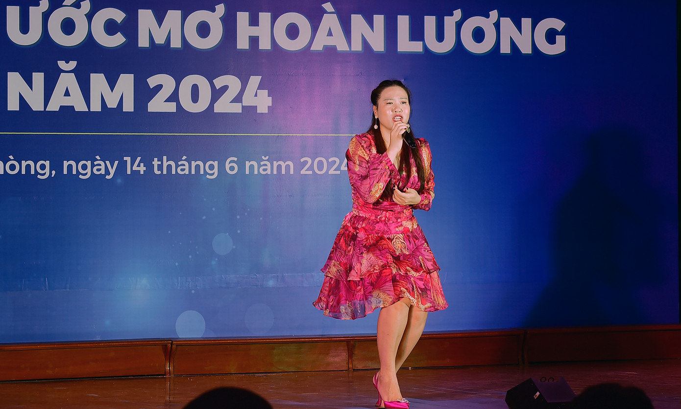 Ca sĩ Thanh Nga cũng mang đến giai điệu sôi nổi cho chương trình. Ca sĩ Thanh Nga cũng mang đến giai điệu sôi nổi cho chương trình.