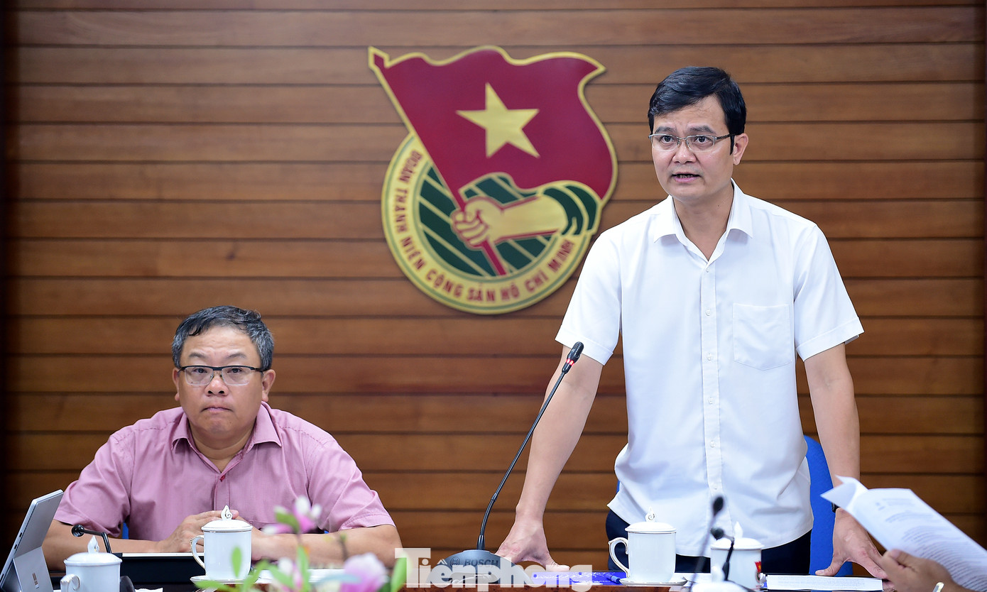 Anh Bùi Quang Huy phát biểu kết luận buổi làm việc. Ảnh: Xuân Tùng