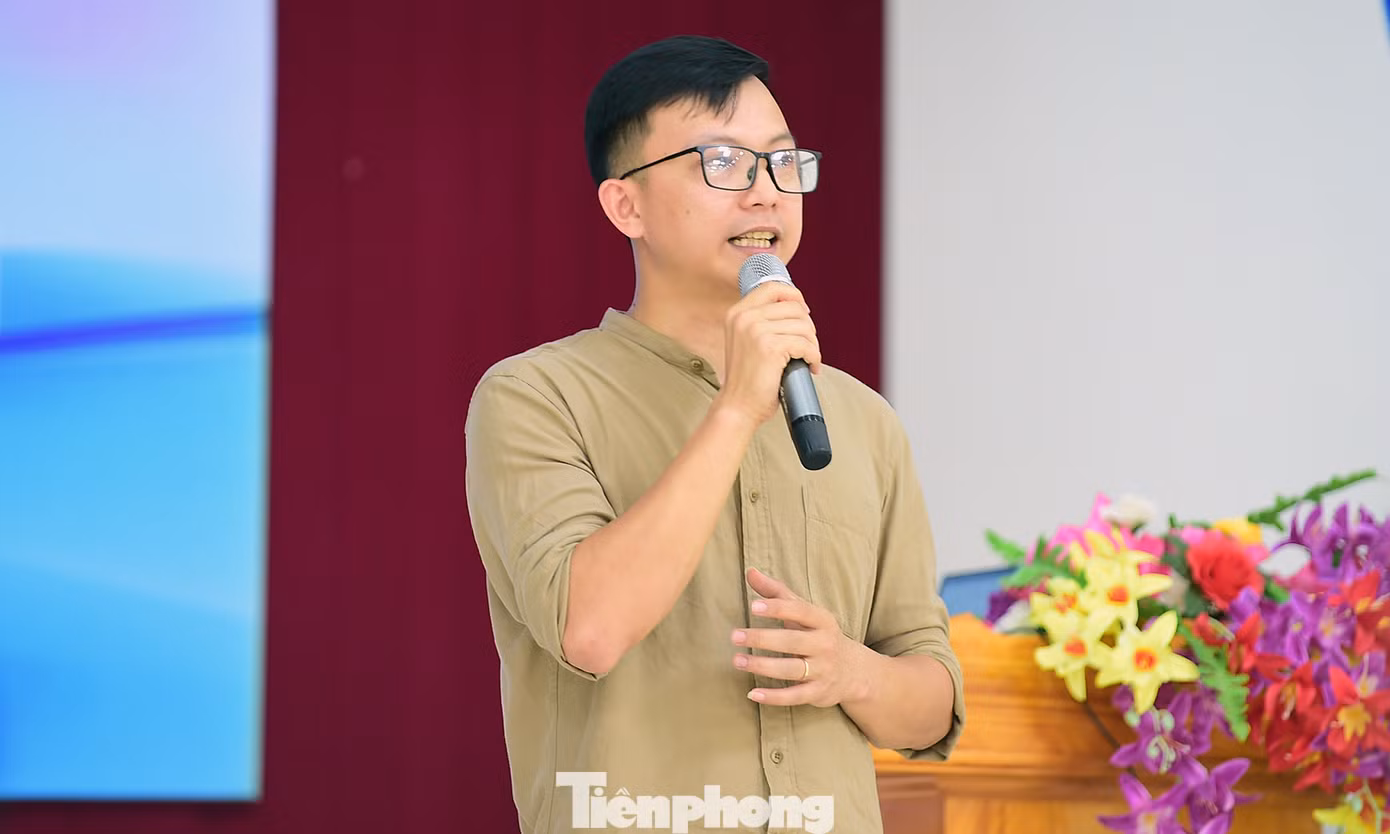 Tại chương trình diễn ra phần trao đổi, thảo luận giữa người dân và các diễn giả, khách mời liên quan đến vấn đề vận hành, kinh doanh du lịch homestay. Ảnh: Xuân Tùng
